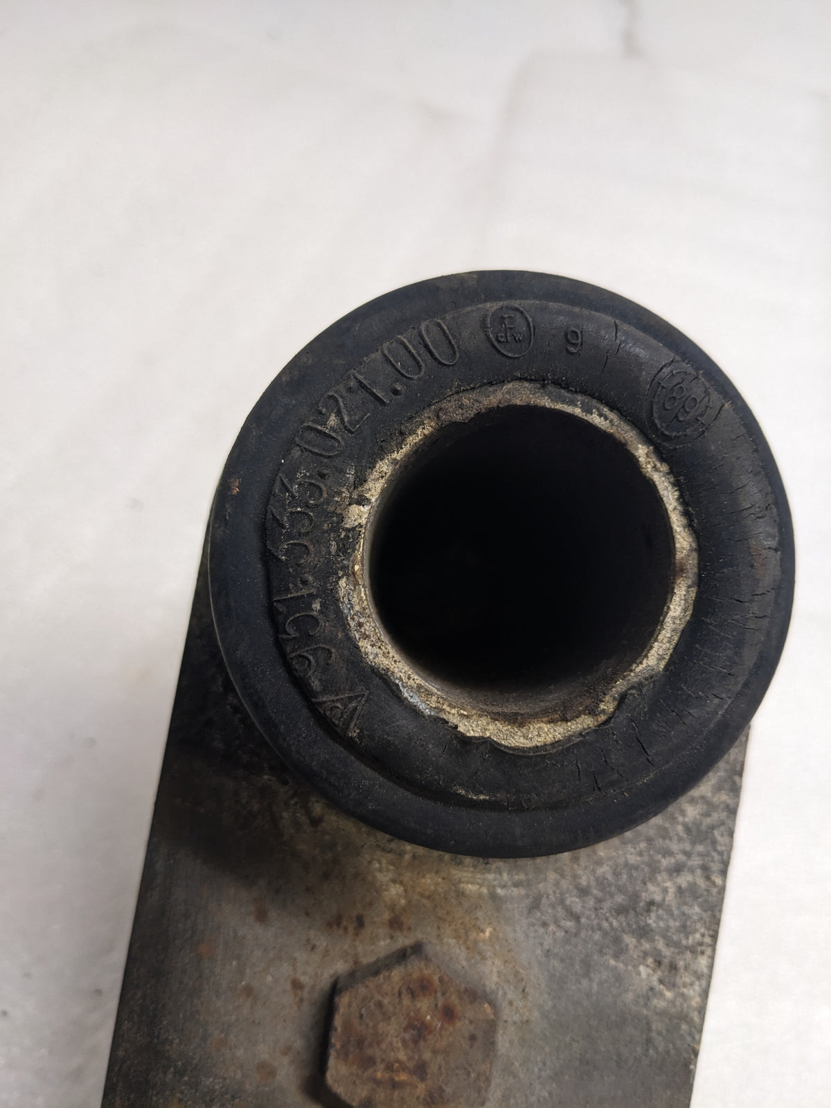 PORSCHE 95133302100 REAR AXLE STRUT FOR 1989-1991 994 USED PG2