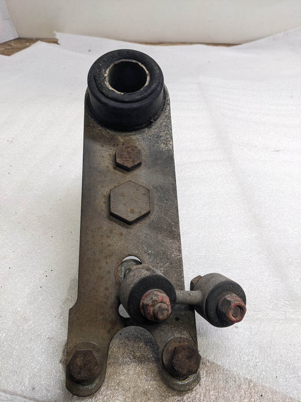 PORSCHE 95133302100 REAR AXLE STRUT FOR 1989-1991 994 USED PG2