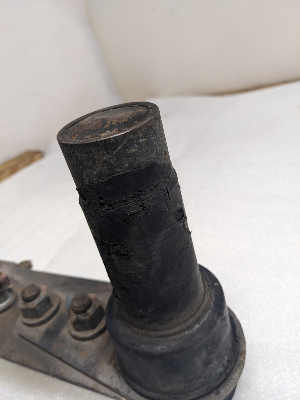 PORSCHE 95133302100 REAR AXLE STRUT FOR 1989-1991 994 USED PG2