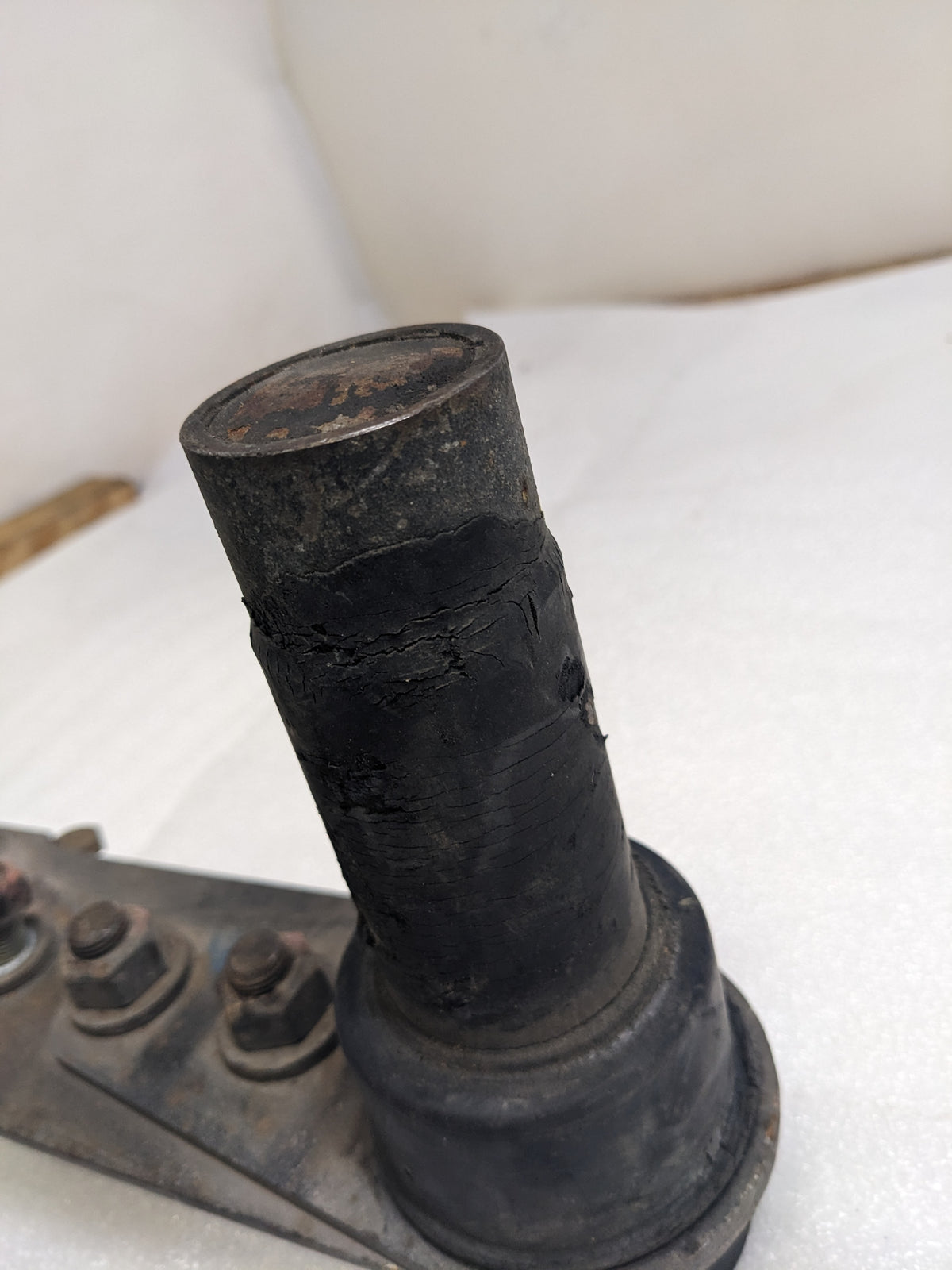 PORSCHE 95133302100 REAR AXLE STRUT FOR 1989-1991 994 USED PG2