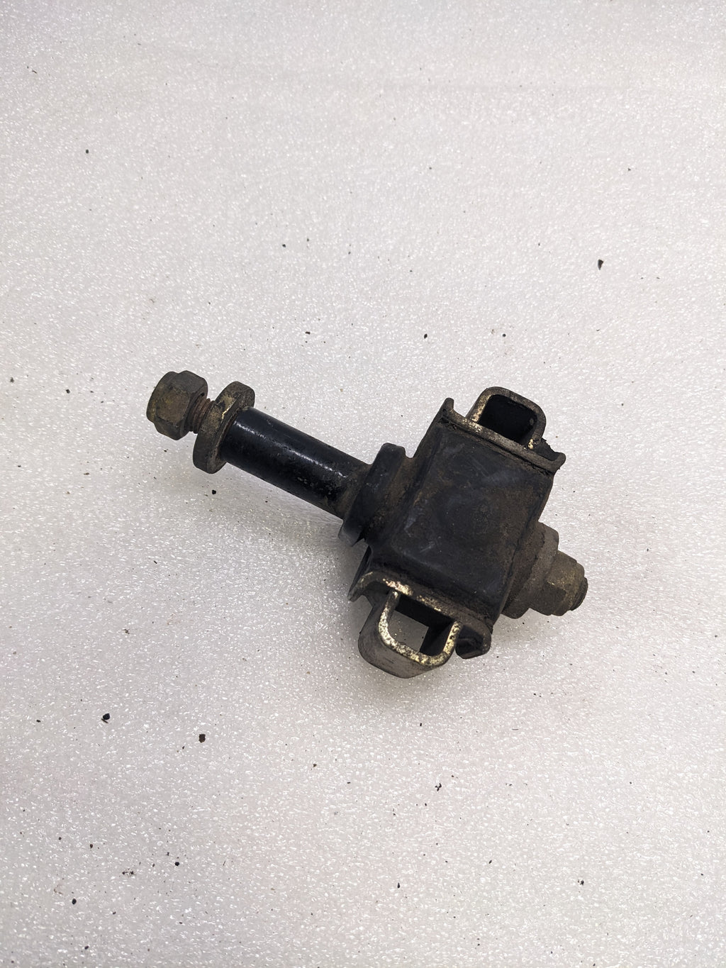 PORSCHE 95134102300 SINGLE CONTROL ARM MOUNT FOR 1985-1995 944/968 USED R23T3