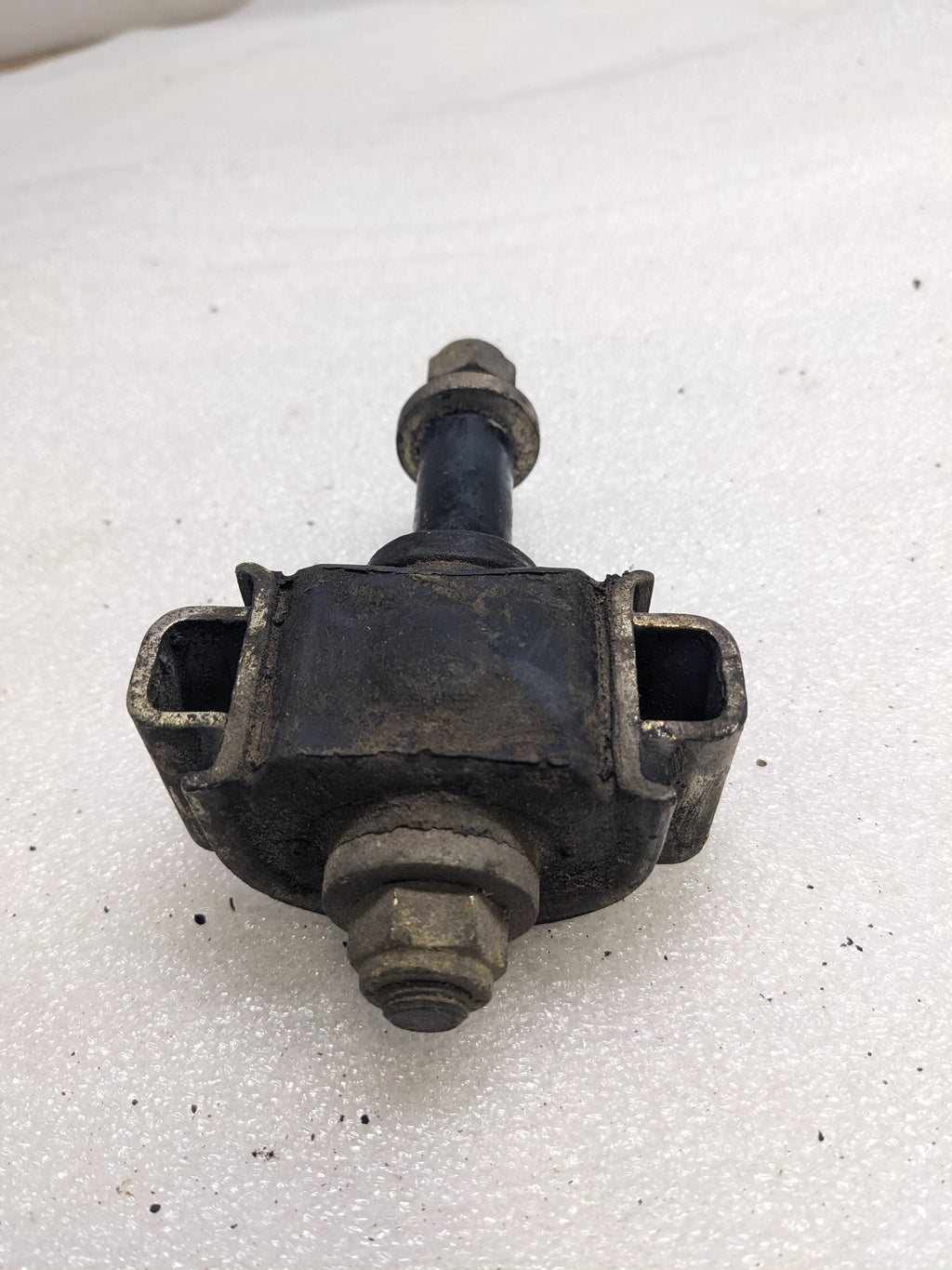 PORSCHE 95134102300 SINGLE CONTROL ARM MOUNT FOR 1985-1995 944/968 USED R23T3