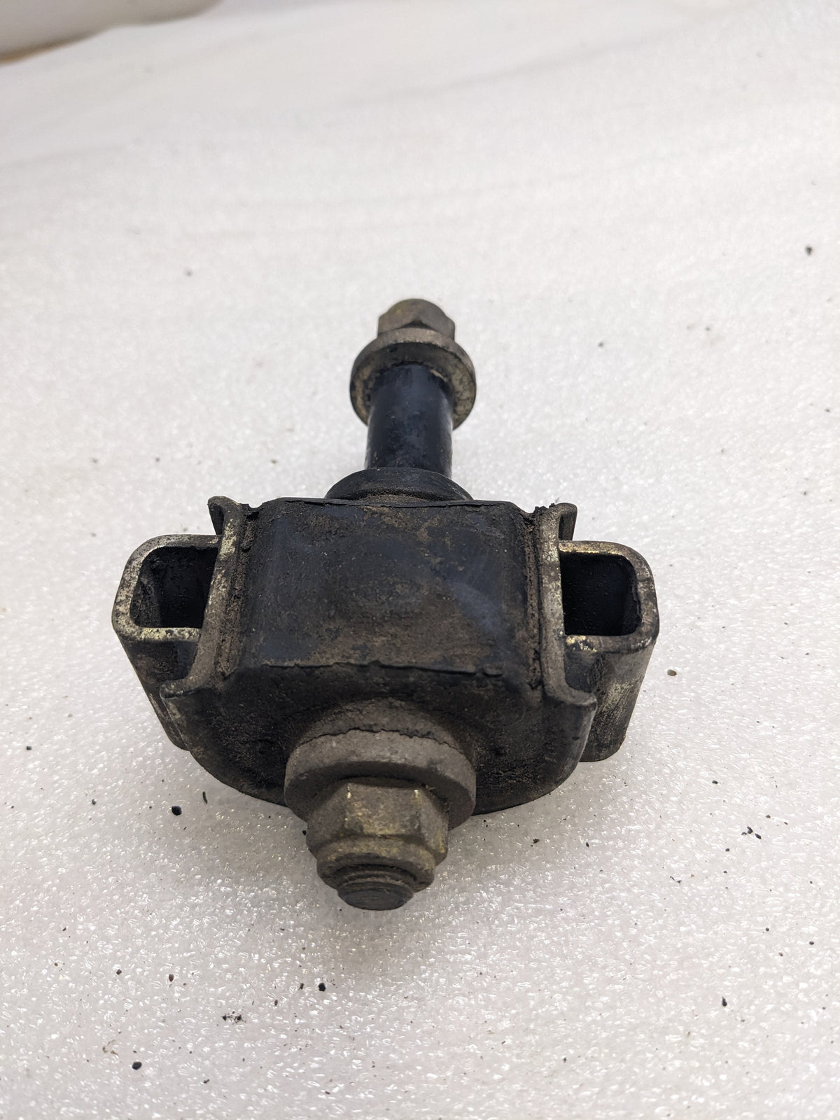 PORSCHE 95134102300 SINGLE CONTROL ARM MOUNT FOR 1985-1995 944/968 USED R23T3