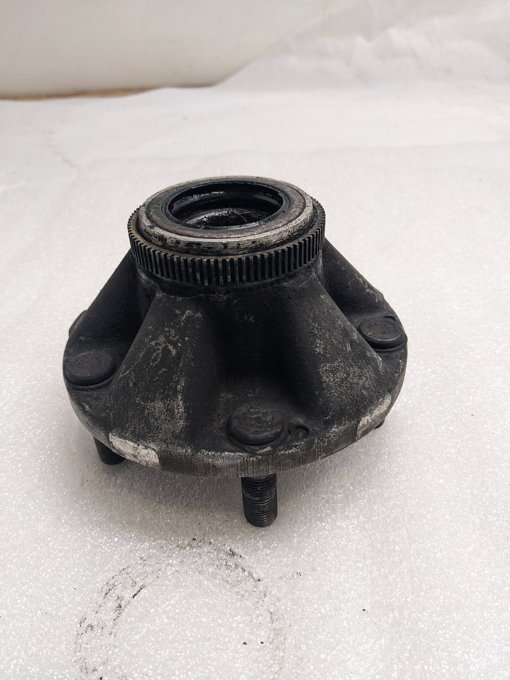 PORSCHE 9513416053R FRONT SUSPENSION HUB FOR 1987-1991 944 USED PG2
