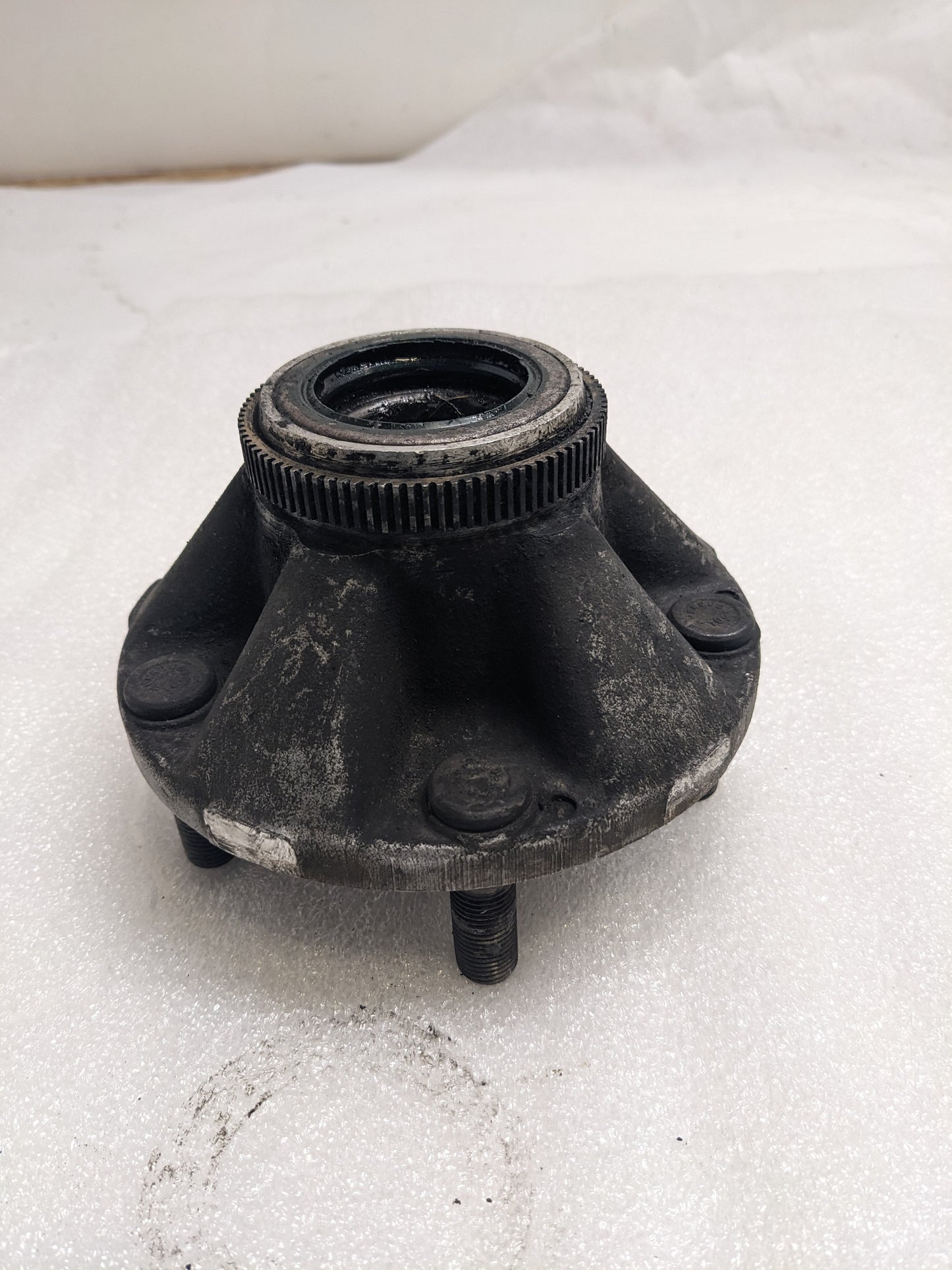 PORSCHE 9513416053R FRONT SUSPENSION HUB FOR 1987-1991 944 USED PG2