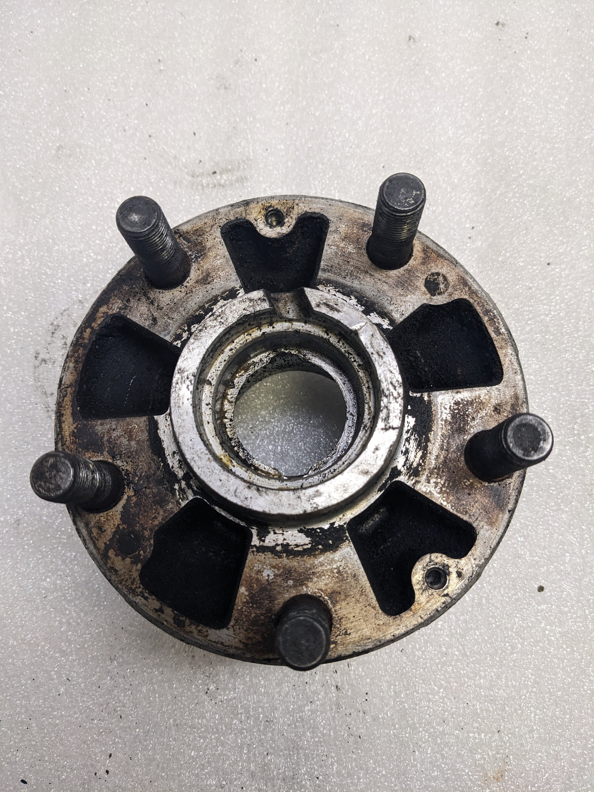 PORSCHE 9513416053R FRONT LEFT SIDE WHEEL HUB SPINDLER FOR 944 S2 968 USED PG2