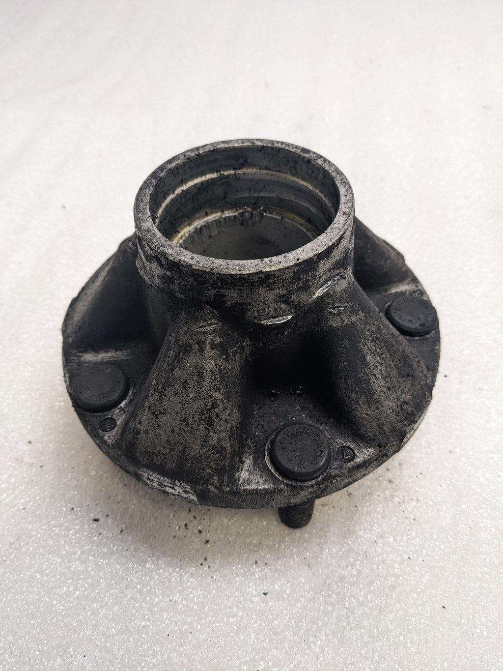 PORSCHE 9513416053R FRONT LEFT SIDE WHEEL HUB SPINDLER FOR 944 S2 968 USED PG2