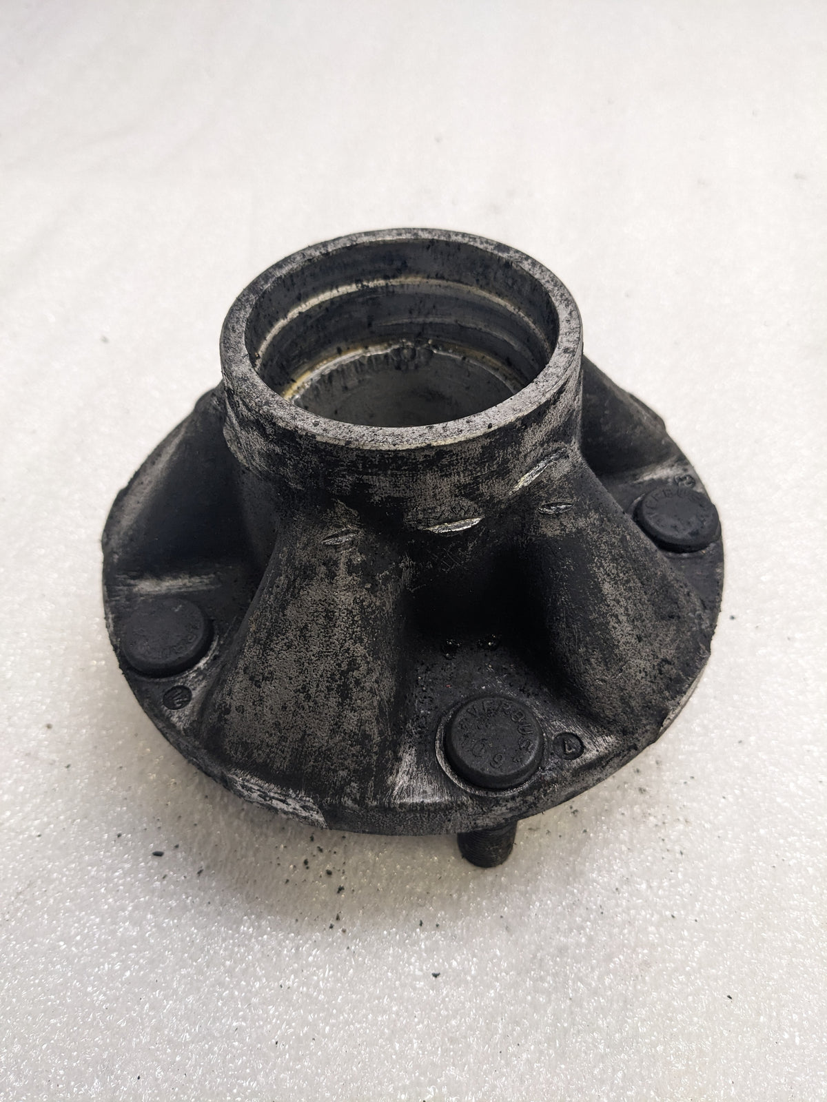 PORSCHE 9513416053R FRONT LEFT SIDE WHEEL HUB SPINDLER FOR 944 S2 968 USED PG2