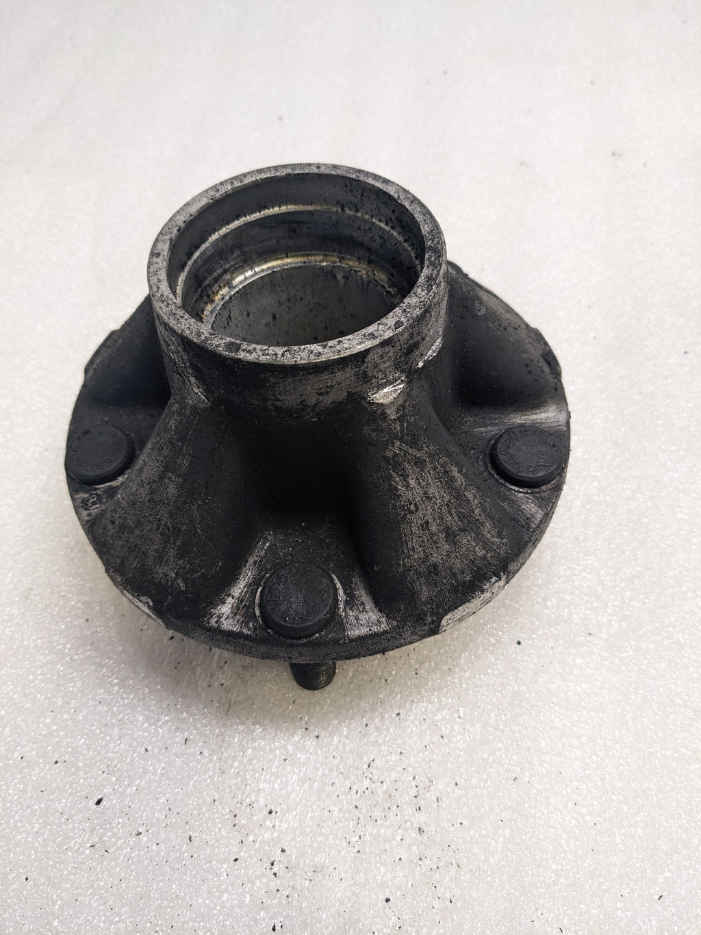 PORSCHE 9513416053R FRONT LEFT SIDE WHEEL HUB SPINDLER FOR 944 S2 968 USED PG2