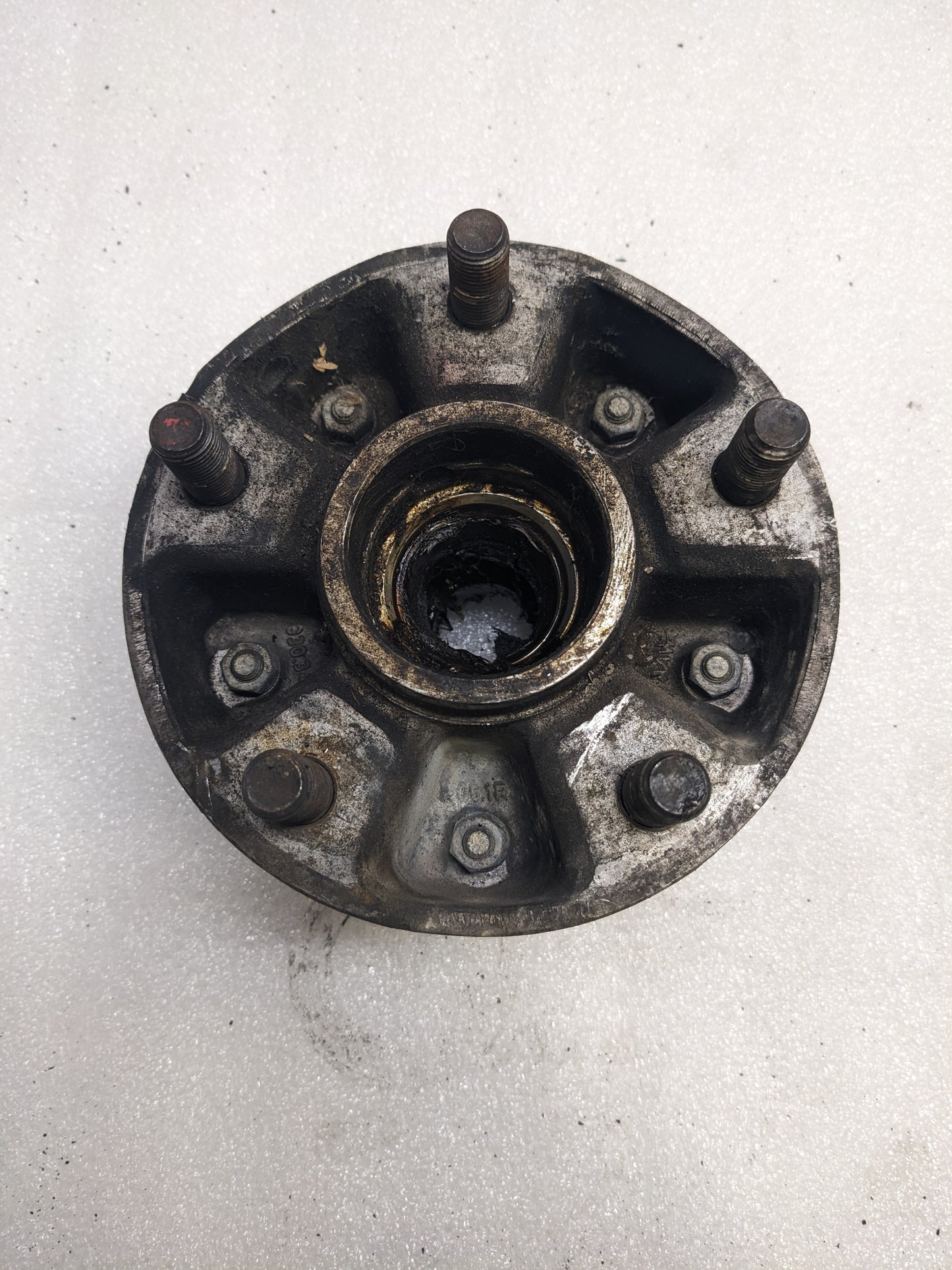 PORSCHE 95134160500 FRONT WHEEL HUB FOR 1983-1986 944 USED PG2