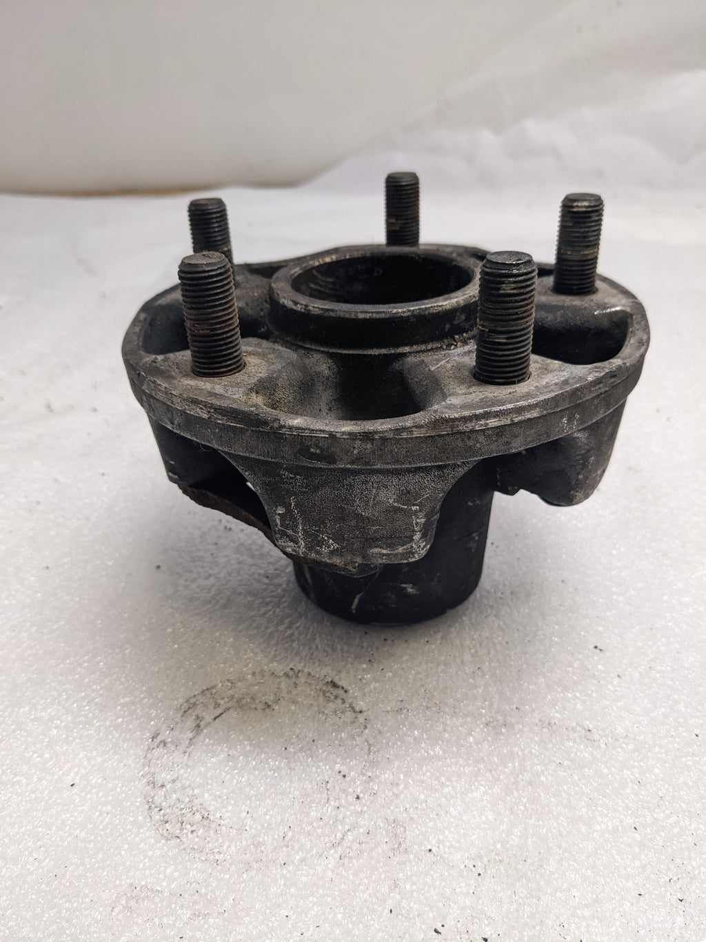 PORSCHE 95134160500 FRONT WHEEL HUB FOR 1983-1986 944 USED PG2