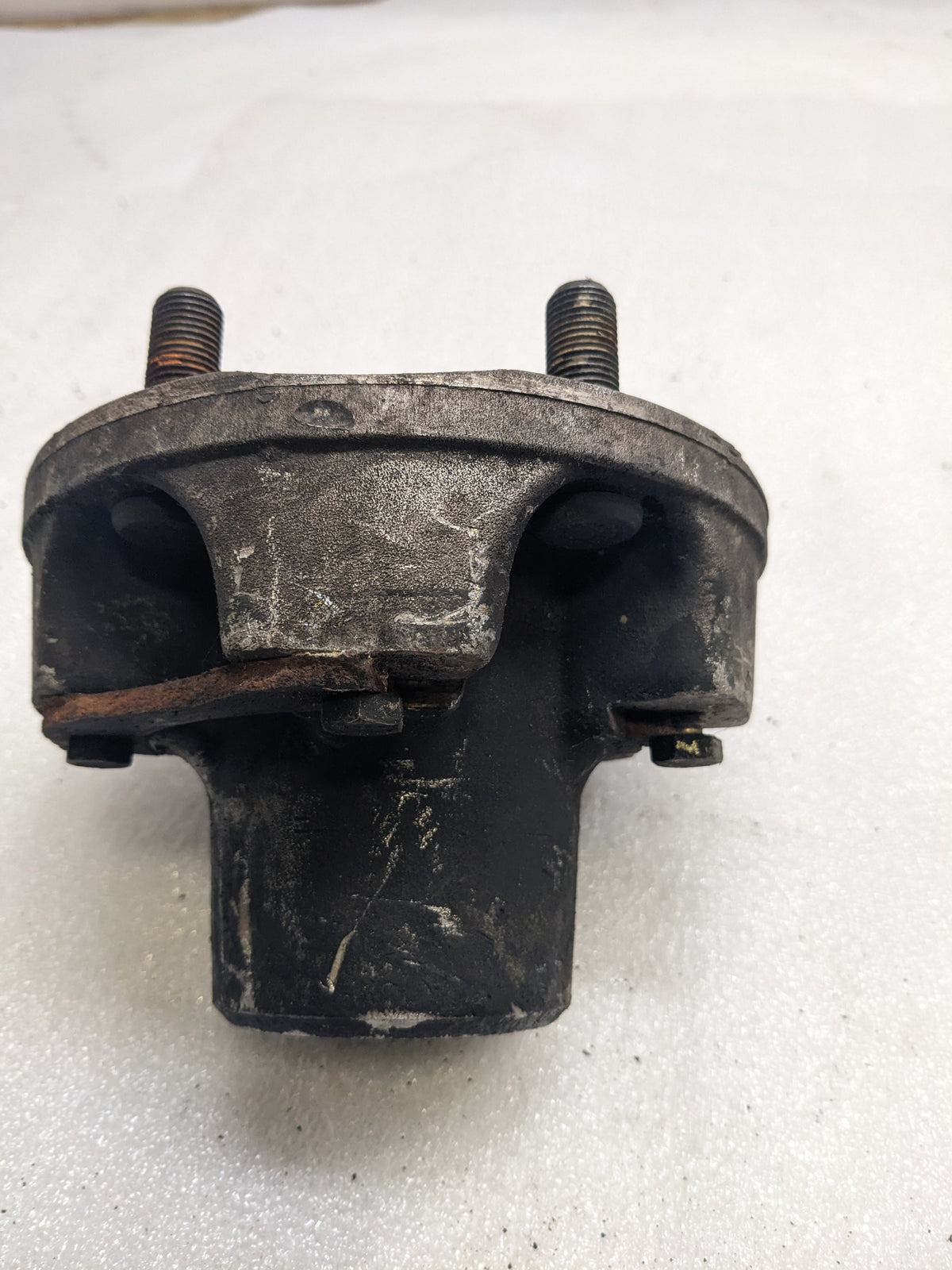 PORSCHE 95134160500 FRONT WHEEL HUB FOR 1983-1986 944 USED PG2