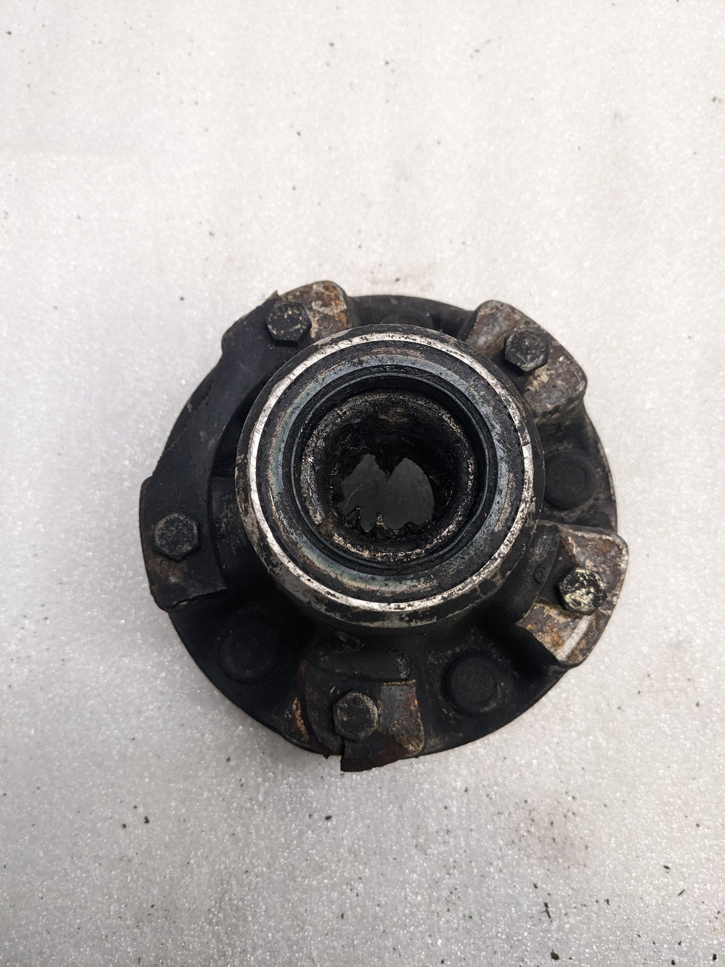 PORSCHE 95134160500 FRONT WHEEL HUB FOR 1983-1986 944 USED PG2