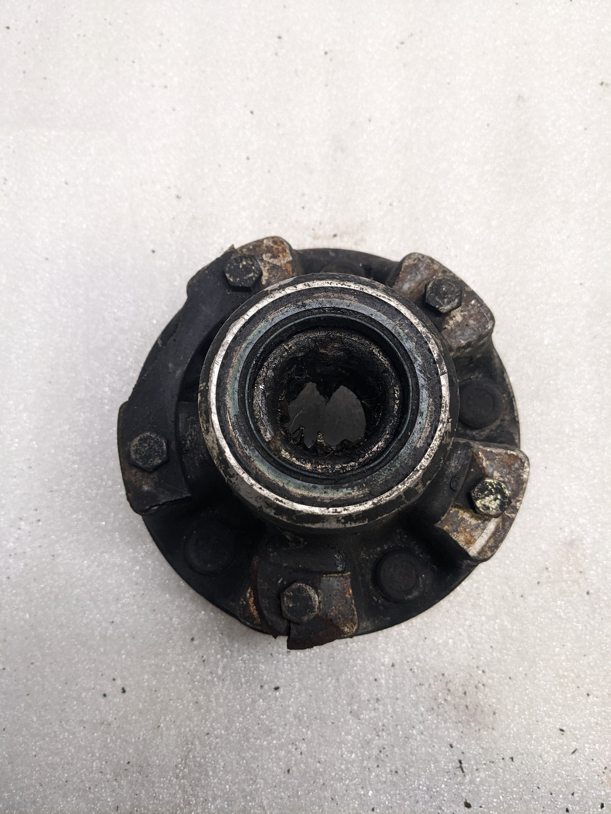 PORSCHE 95134160500 FRONT WHEEL HUB FOR 1983-1986 944 USED PG2
