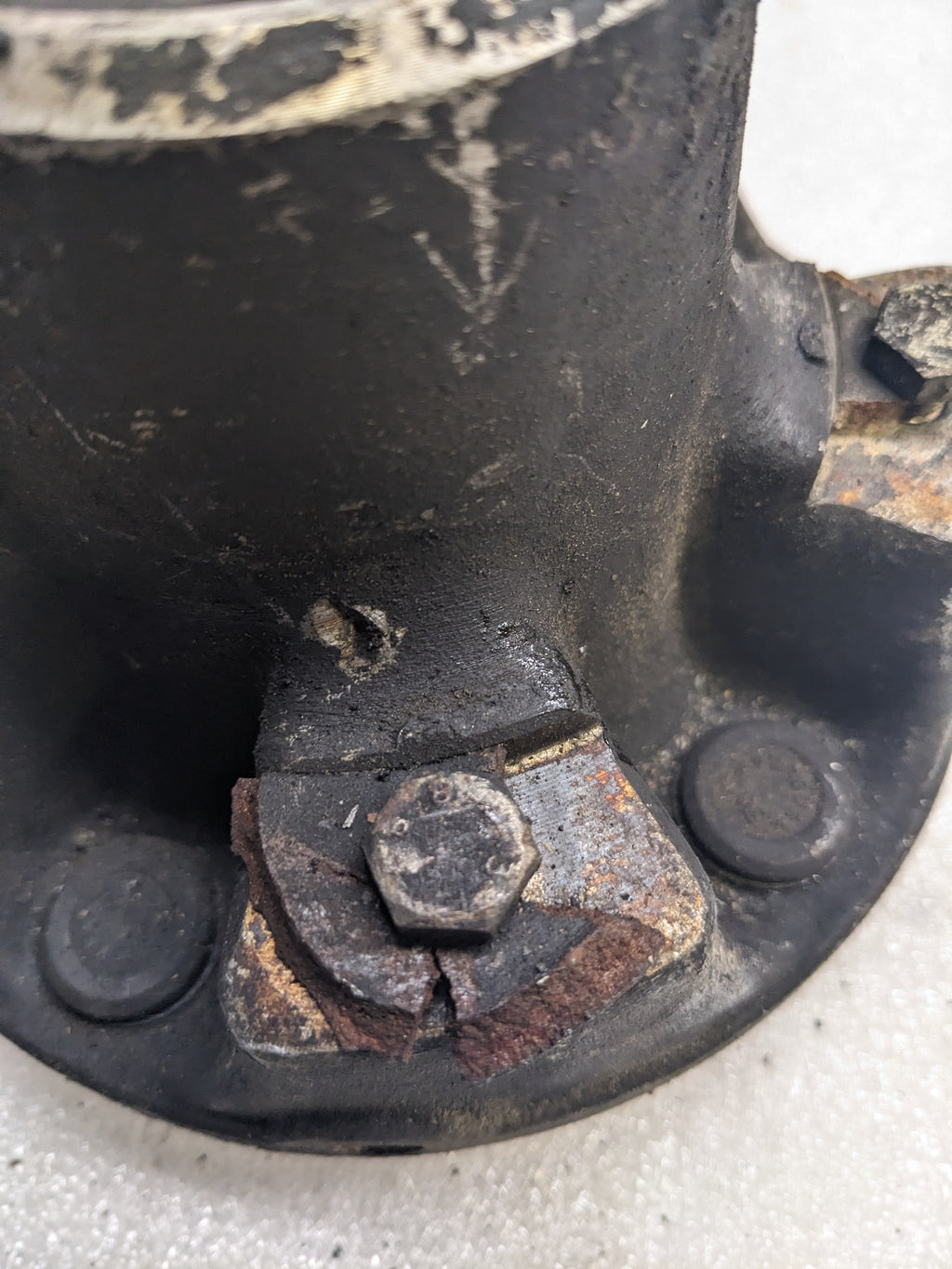 PORSCHE 95134160500 FRONT WHEEL HUB FOR 1983-1986 944 USED PG2