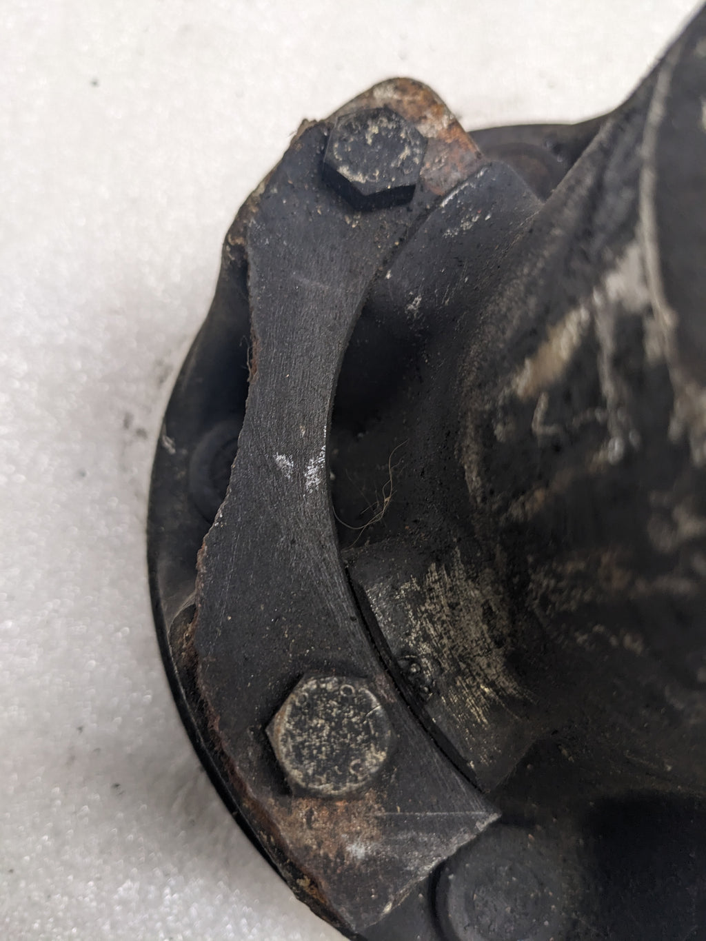 PORSCHE 95134160500 FRONT WHEEL HUB FOR 1983-1986 944 USED PG2