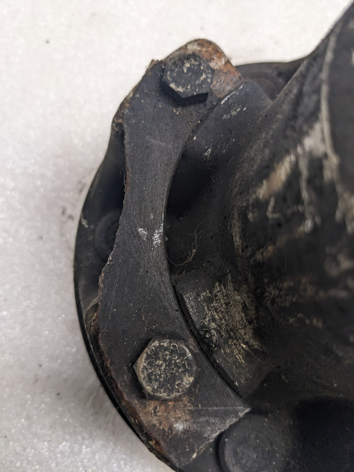 PORSCHE 95134160500 FRONT WHEEL HUB FOR 1983-1986 944 USED PG2