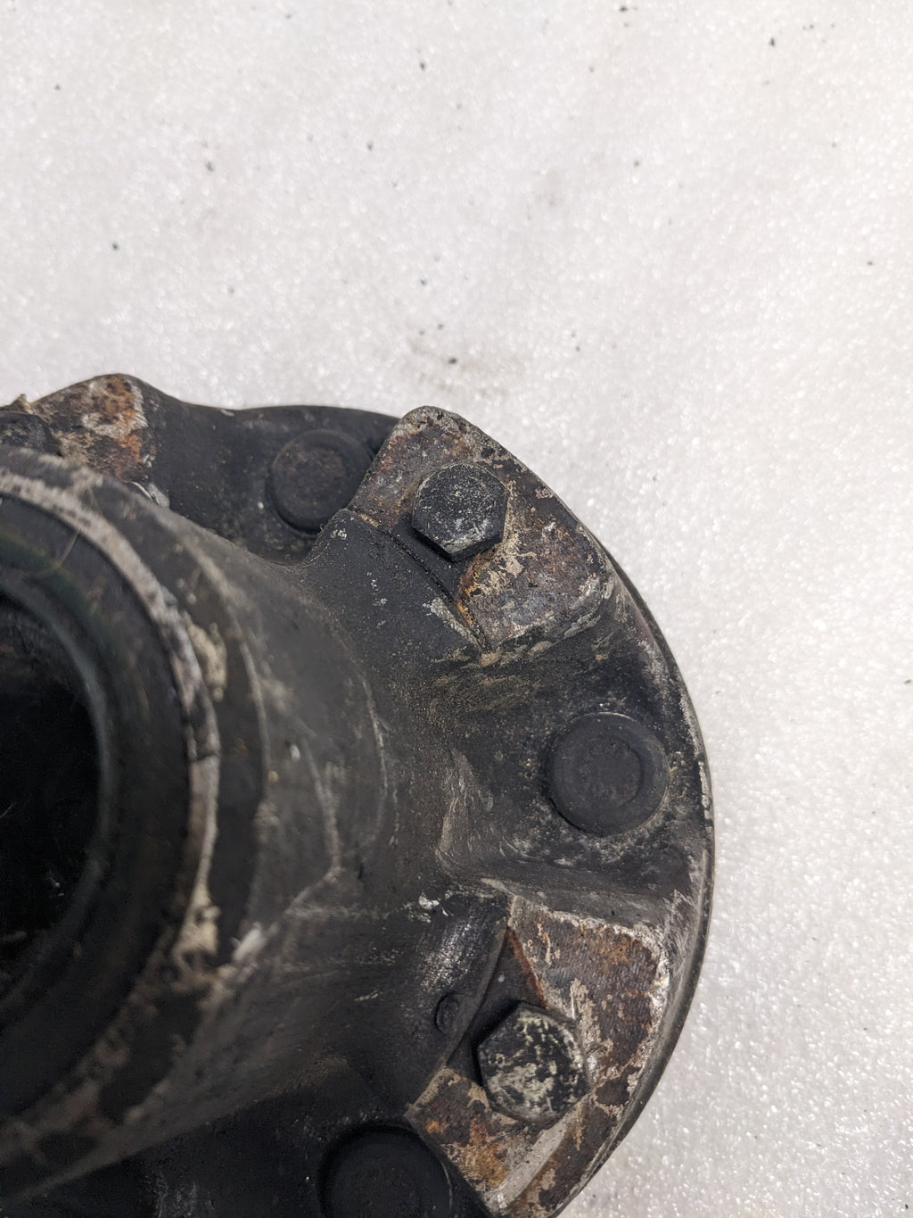 PORSCHE 95134160500 FRONT WHEEL HUB FOR 1983-1986 944 USED PG2