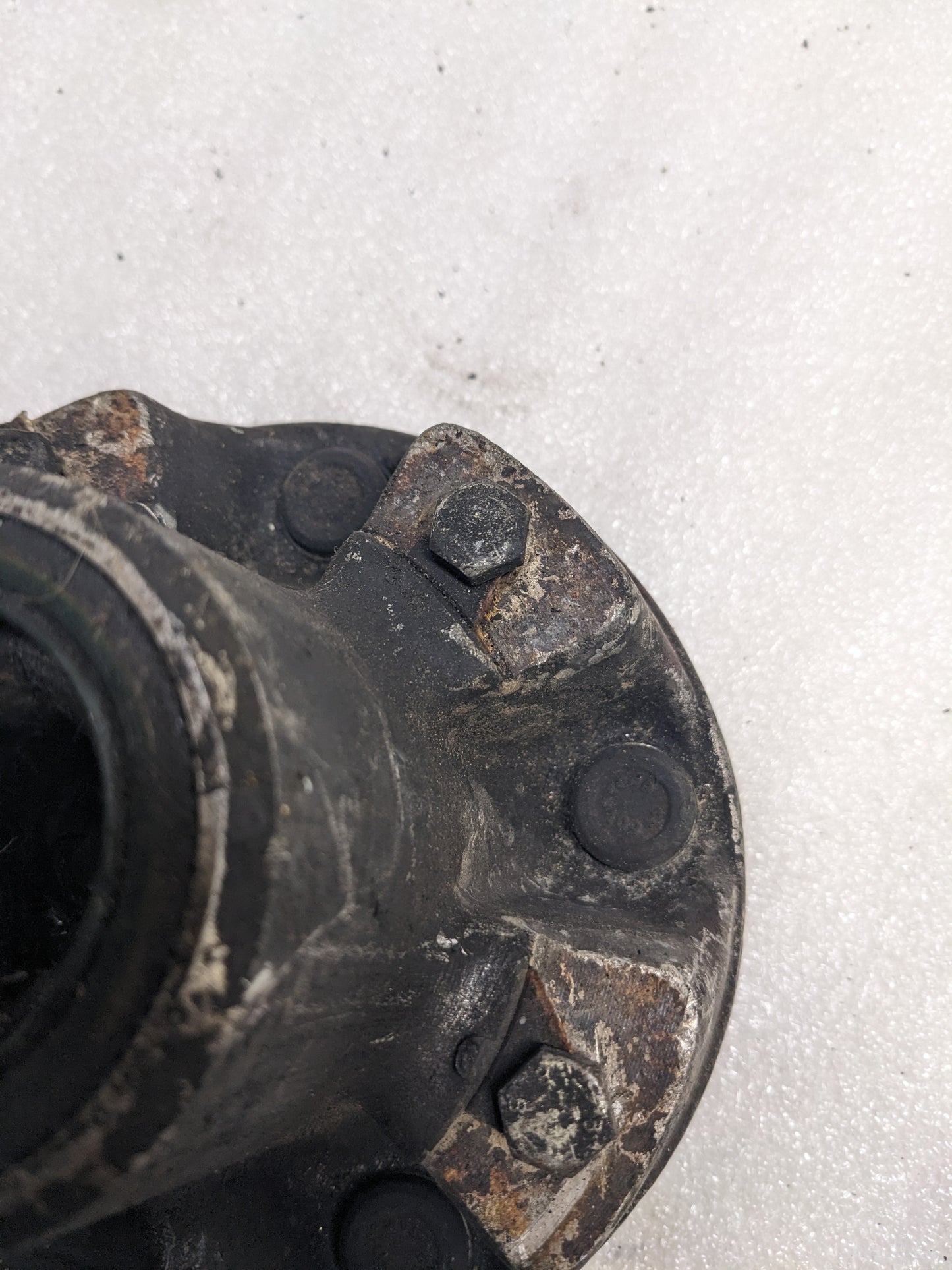 PORSCHE 95134160500 FRONT WHEEL HUB FOR 1983-1986 944 USED PG2