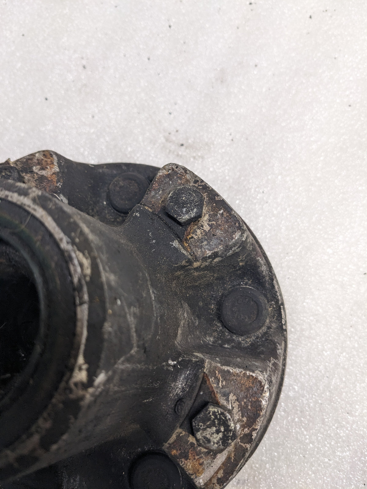 PORSCHE 95134160500 FRONT WHEEL HUB FOR 1983-1986 944 USED PG2