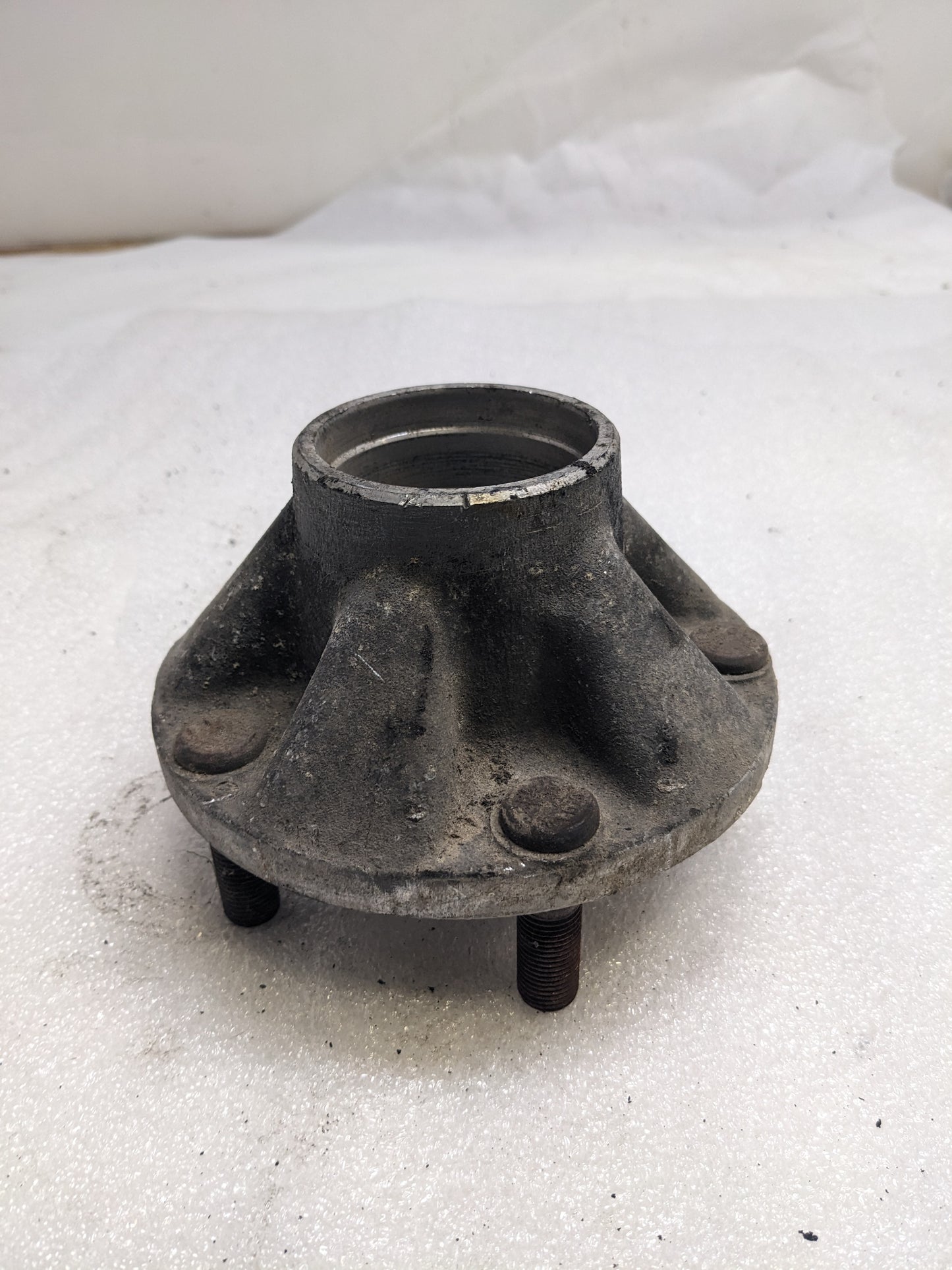 PORSCHE 9513416053R FRONT LEFT SIDE WHEEL HUB SPINDLER FOR 944 S2 968 #2 USED PG2