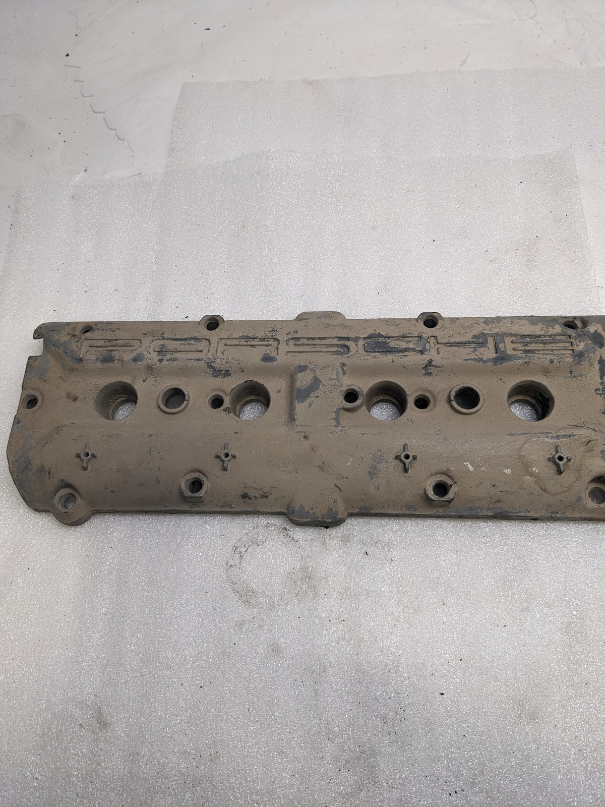 PORSCHE 92810446108 CYLINDER HEAD COVER FOR 1987-1995 944/928 USED PG2