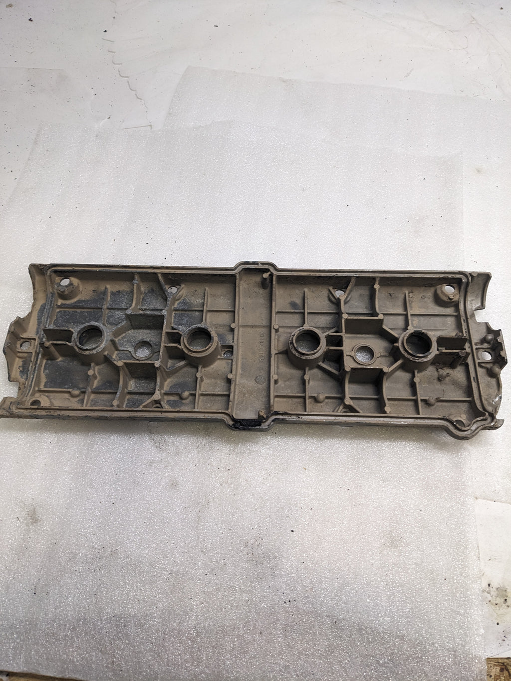 PORSCHE 92810446108 CYLINDER HEAD COVER FOR 1987-1995 944/928 USED PG2