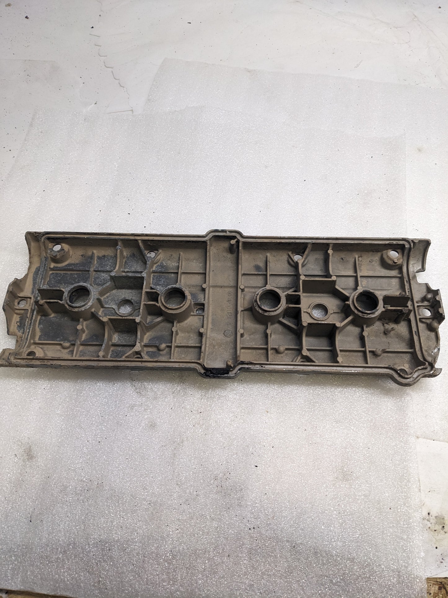 PORSCHE 92810446108 CYLINDER HEAD COVER FOR 1987-1995 944/928 USED PG2