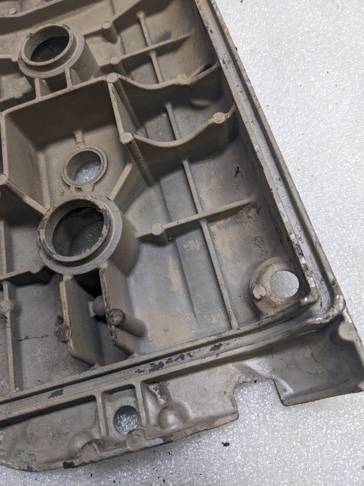 PORSCHE 92810446108 CYLINDER HEAD COVER FOR 1987-1995 944/928 USED PG2