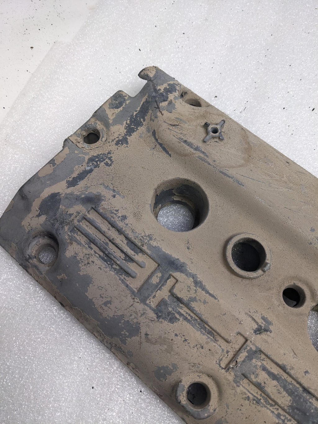PORSCHE 92810446108 CYLINDER HEAD COVER FOR 1987-1995 944/928 USED PG2