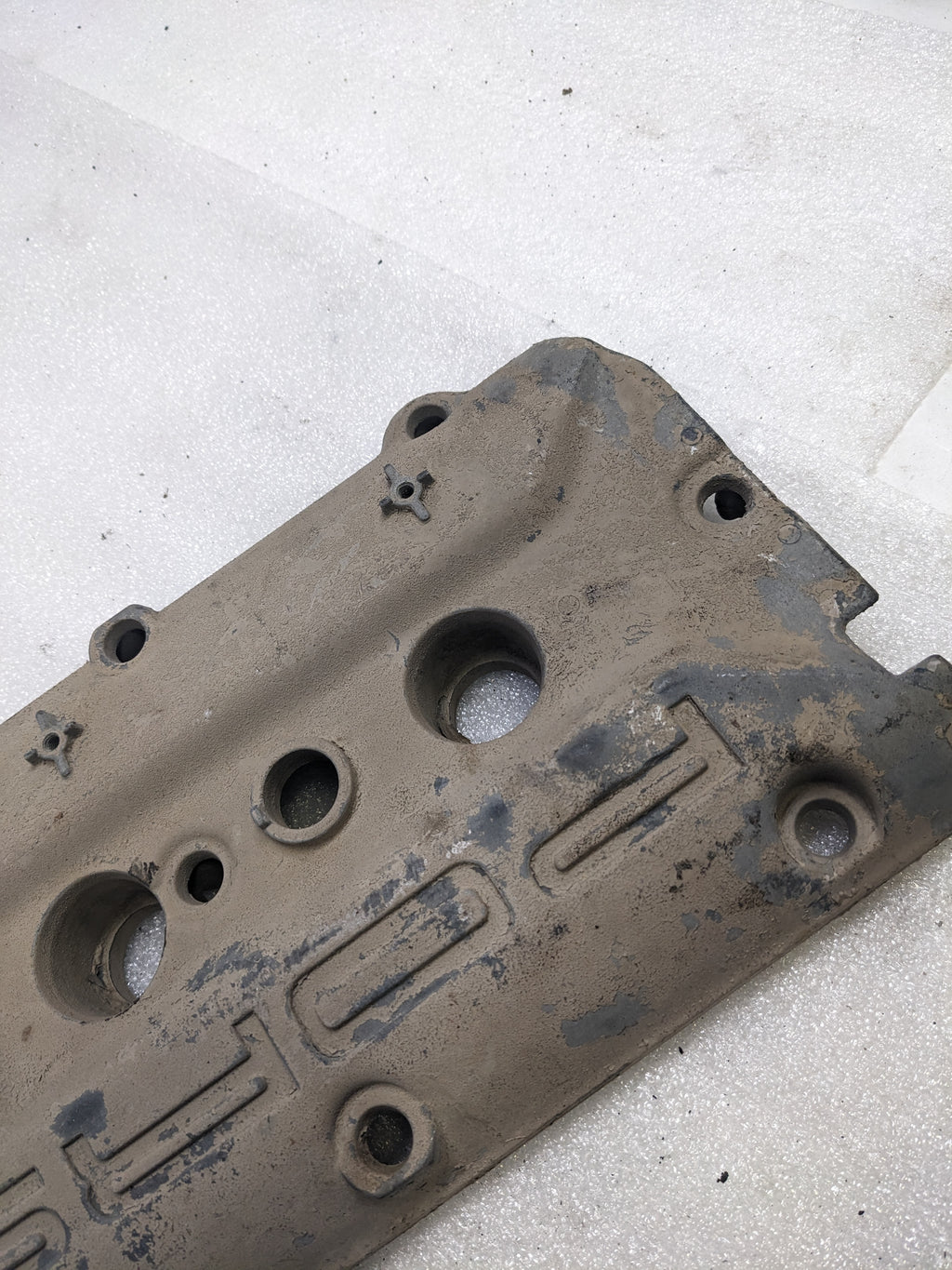 PORSCHE 92810446108 CYLINDER HEAD COVER FOR 1987-1995 944/928 USED PG2