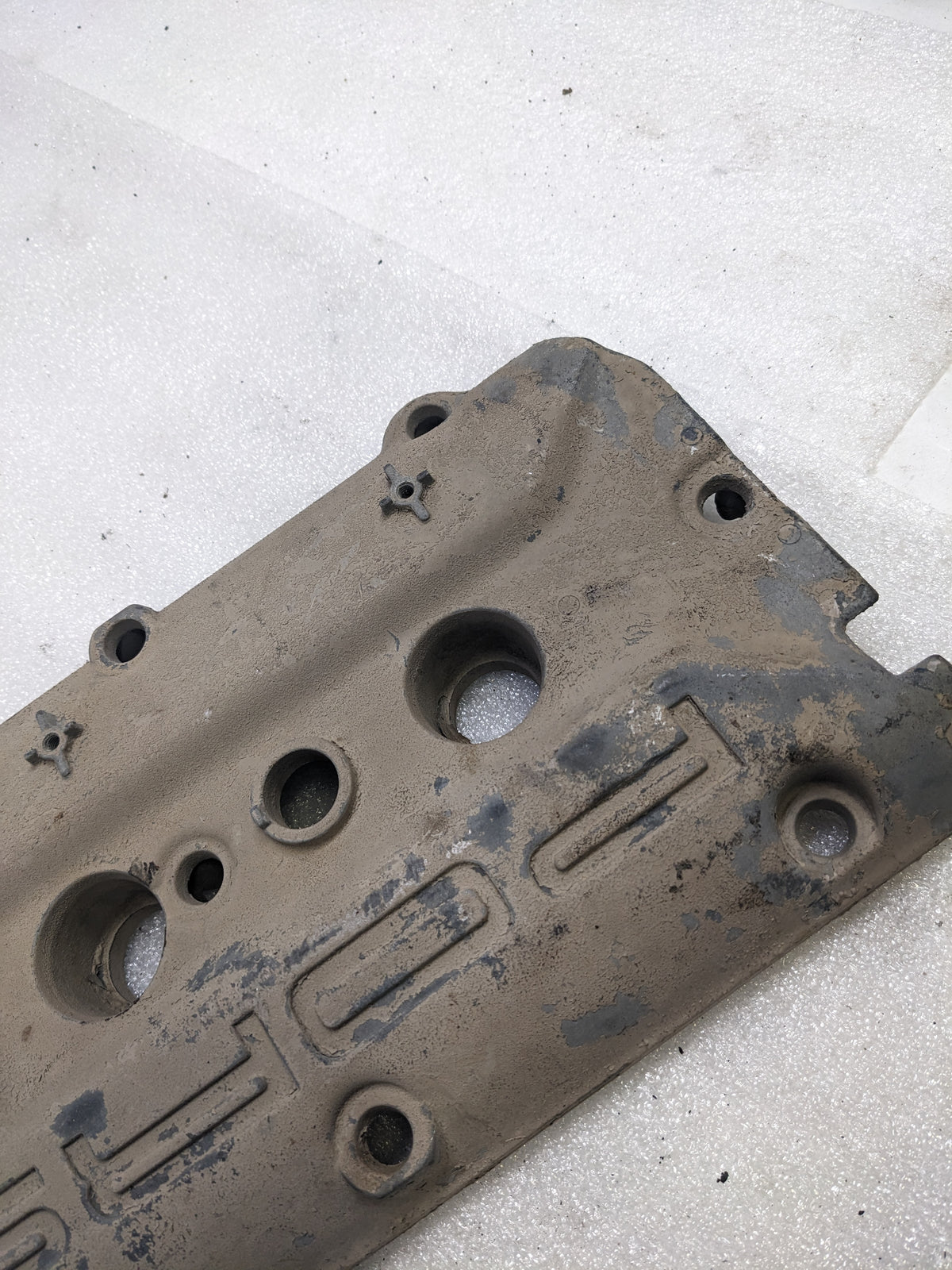 PORSCHE 92810446108 CYLINDER HEAD COVER FOR 1987-1995 944/928 USED PG2