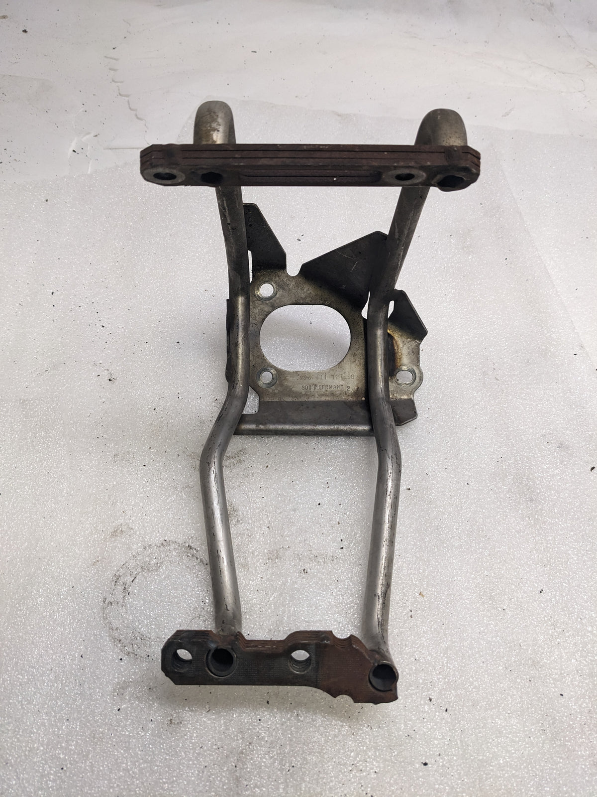 PORSCHE 99611112758 LEFT MUFFLER SUPPORT FOR 1998-2005 911 CARRERA USED PG2
