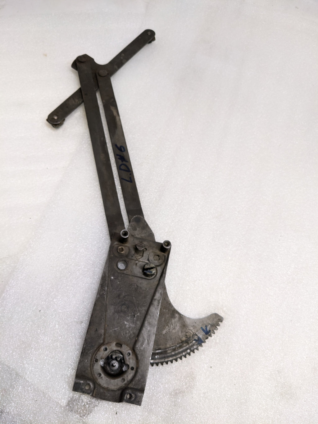 PORSCHE WINDOW REGULATOR FOR 1964-1973 911 USED PG2