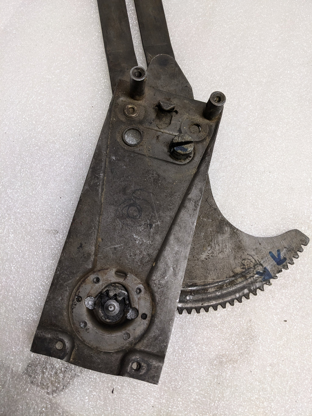 PORSCHE WINDOW REGULATOR FOR 1964-1973 911 USED PG2