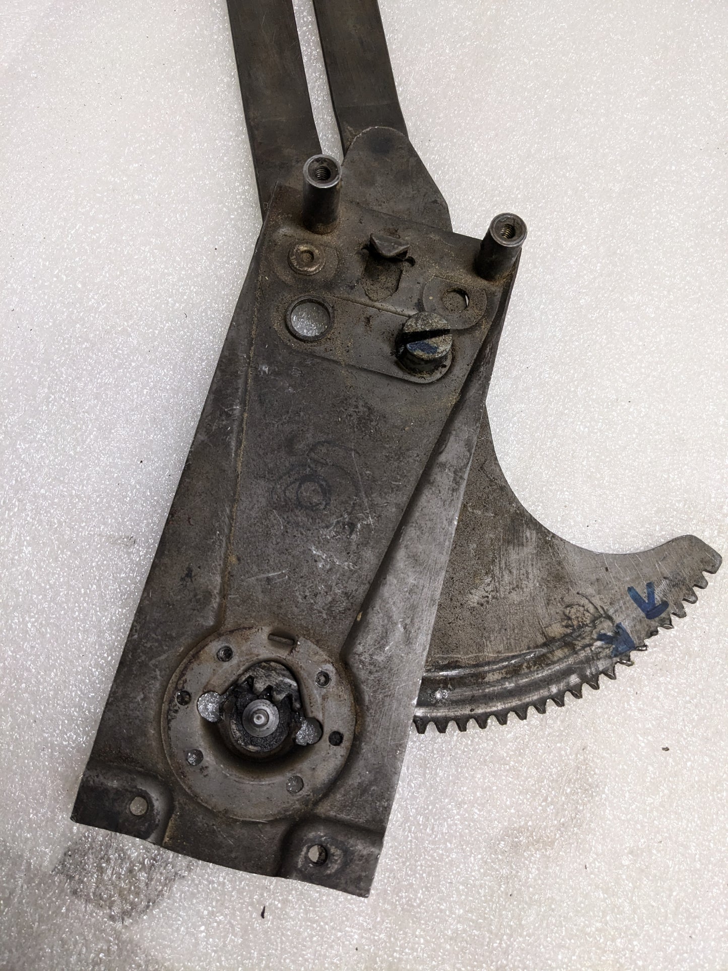 PORSCHE WINDOW REGULATOR FOR 1964-1973 911 USED PG2