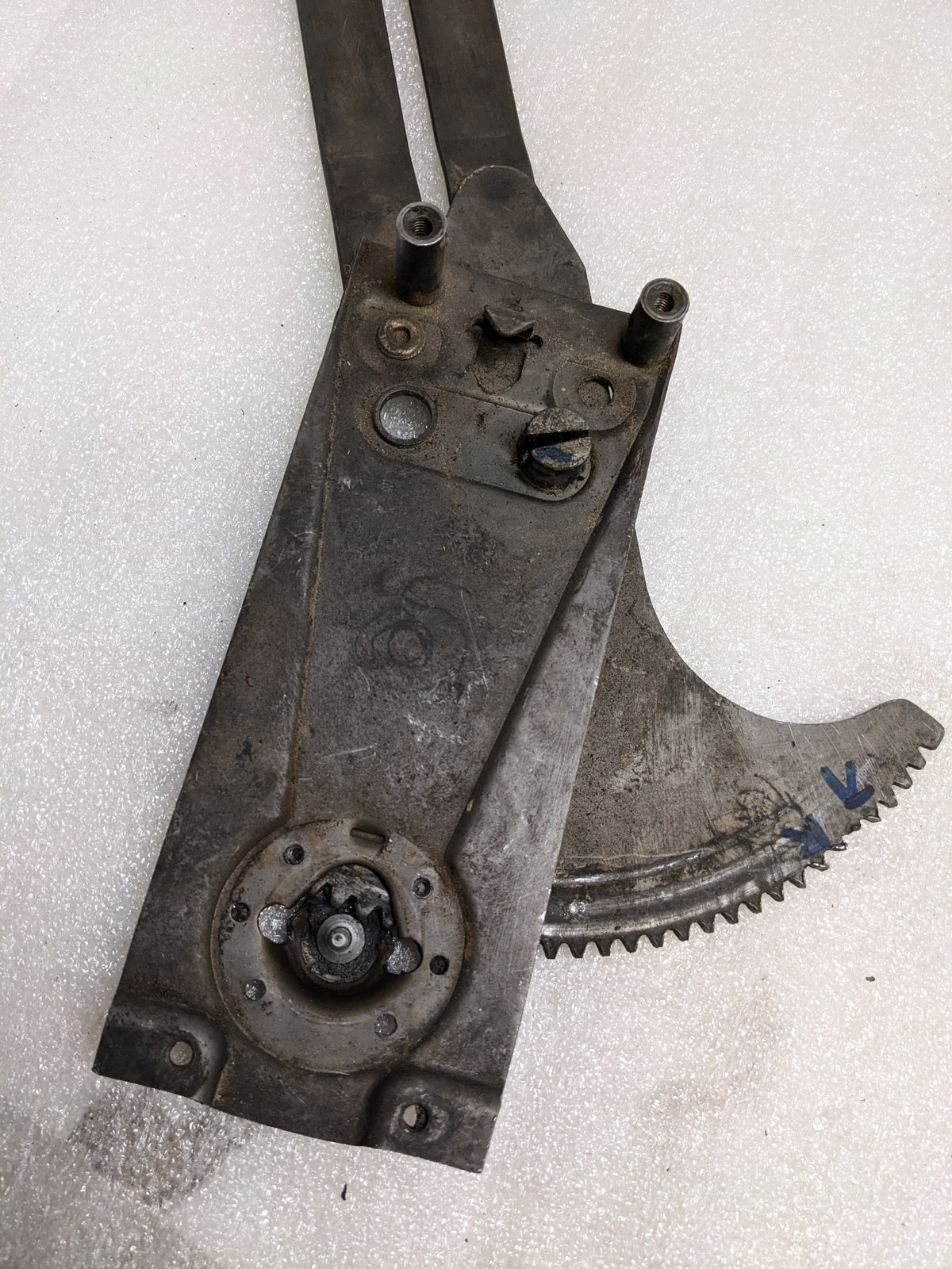PORSCHE WINDOW REGULATOR FOR 1964-1973 911 USED PG2