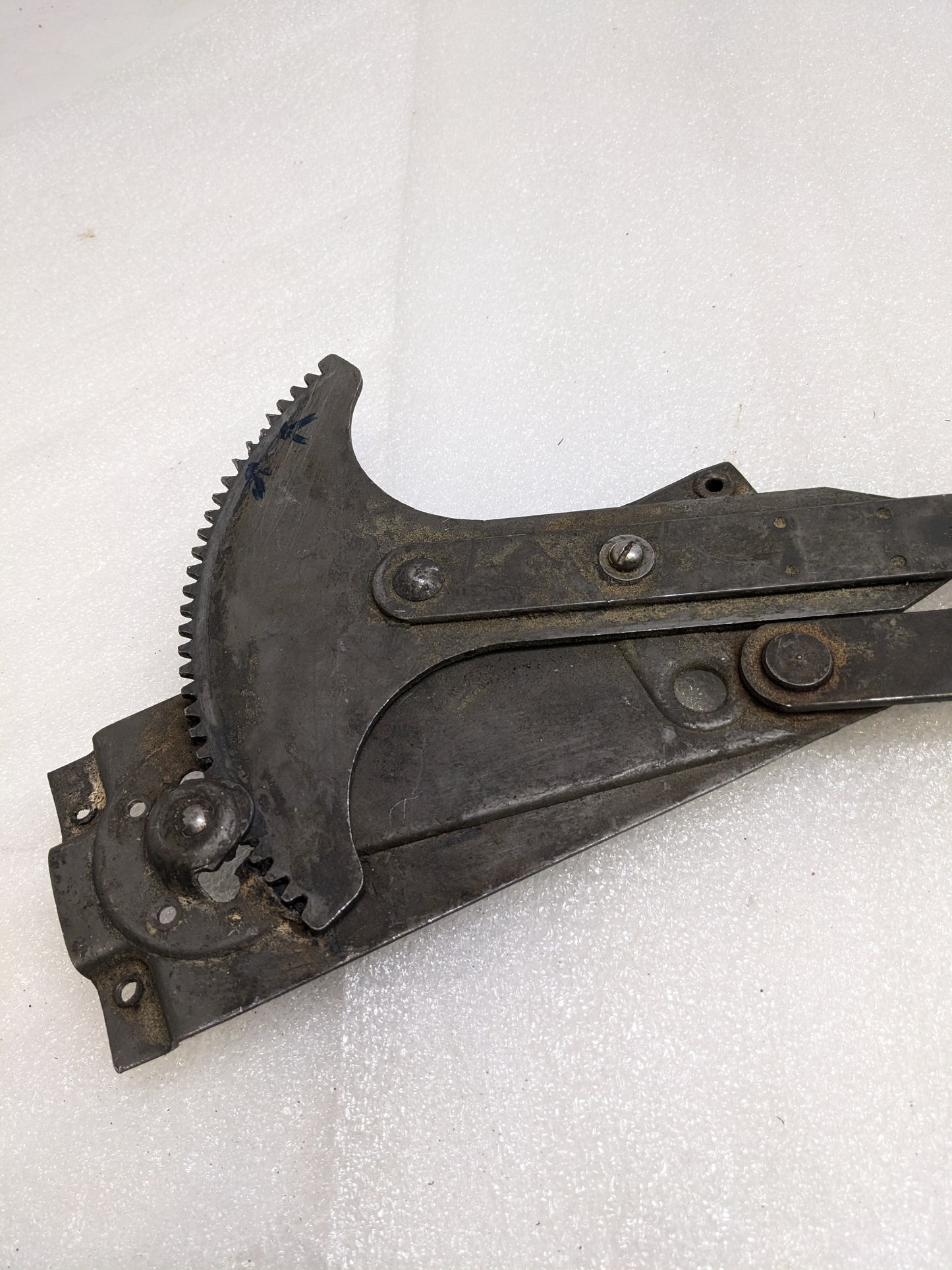 PORSCHE WINDOW REGULATOR FOR 1964-1973 911 USED PG2