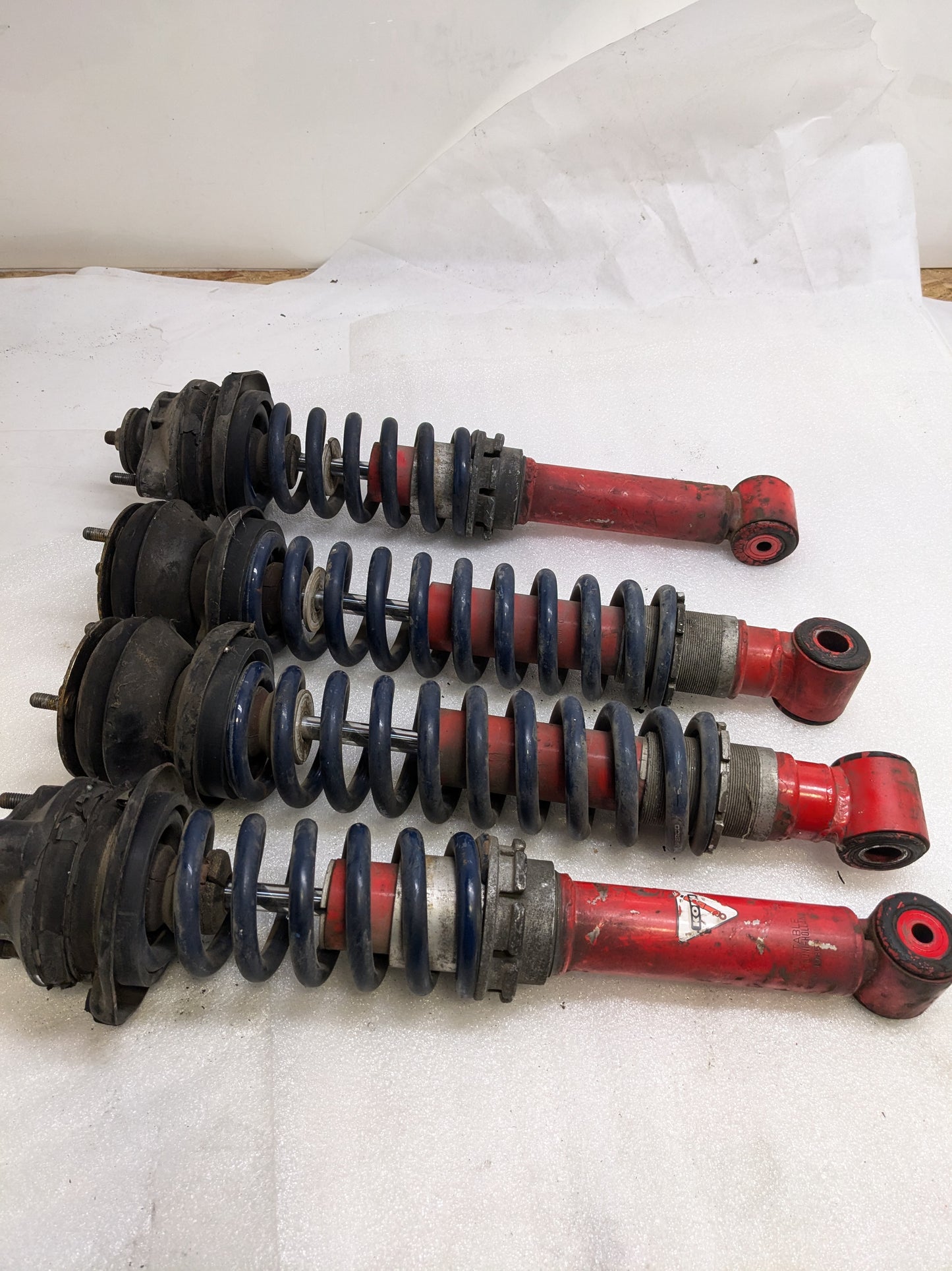 KONI 8240-1085 SUSPENSION SHOCK ABSORBER FOR 1978-1995 PORSCHE 928 SET OF 4 USED R10