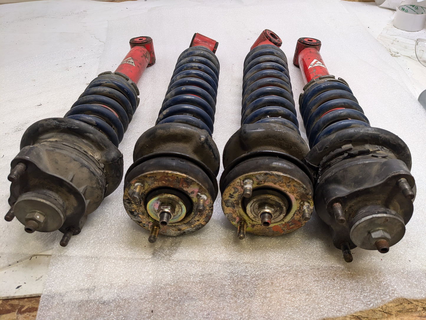 KONI 8240-1085 SUSPENSION SHOCK ABSORBER FOR 1978-1995 PORSCHE 928 SET OF 4 USED R10