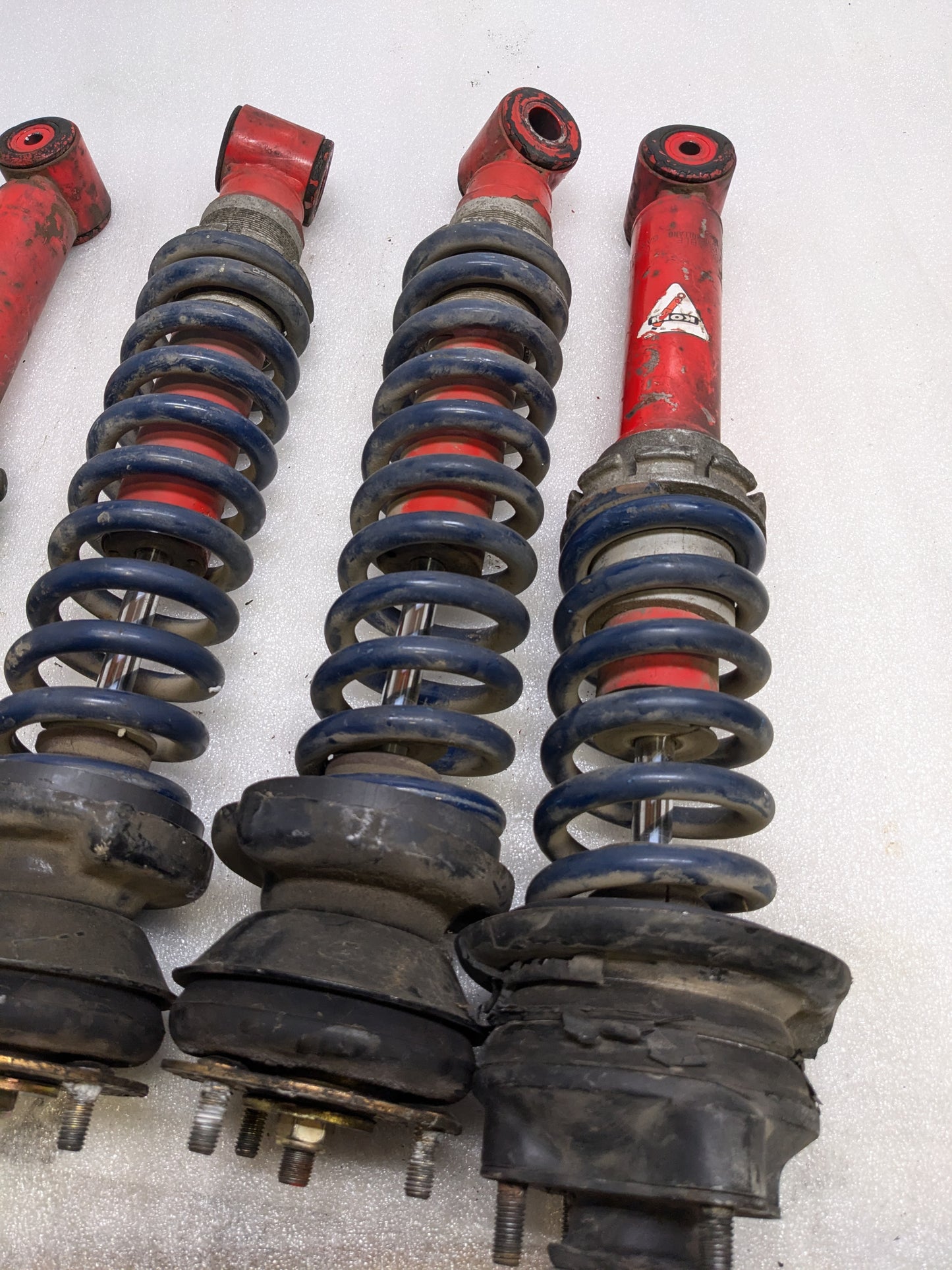 KONI 8240-1085 SUSPENSION SHOCK ABSORBER FOR 1978-1995 PORSCHE 928 SET OF 4 USED R10