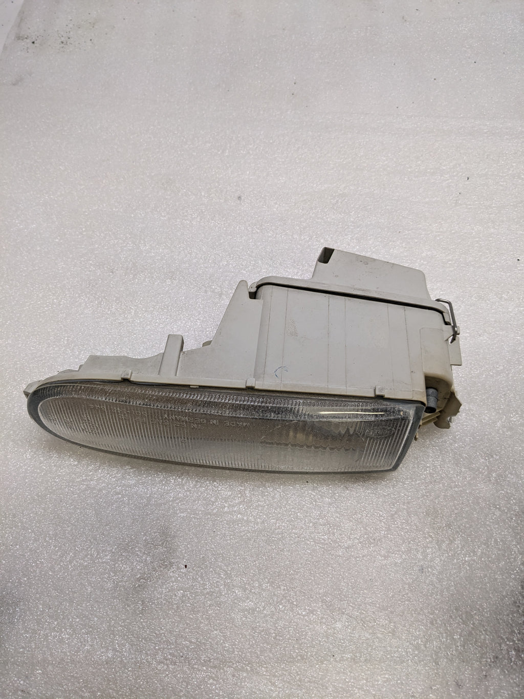 PORSCHE 99363108200 FOG LIGHT FOR 1995-1998 911 USED SR