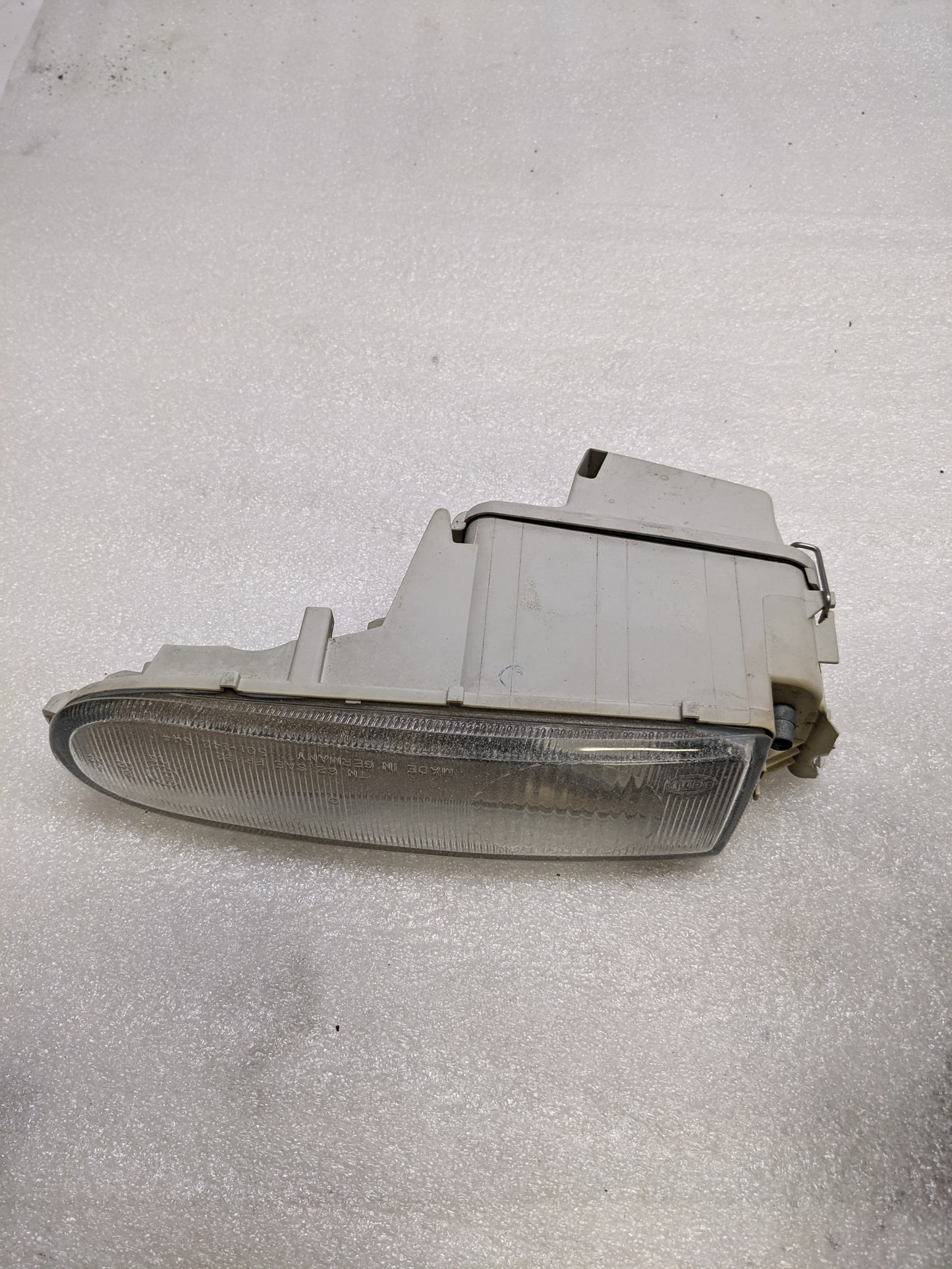 PORSCHE 99363108200 FOG LIGHT FOR 1995-1998 911 USED SR