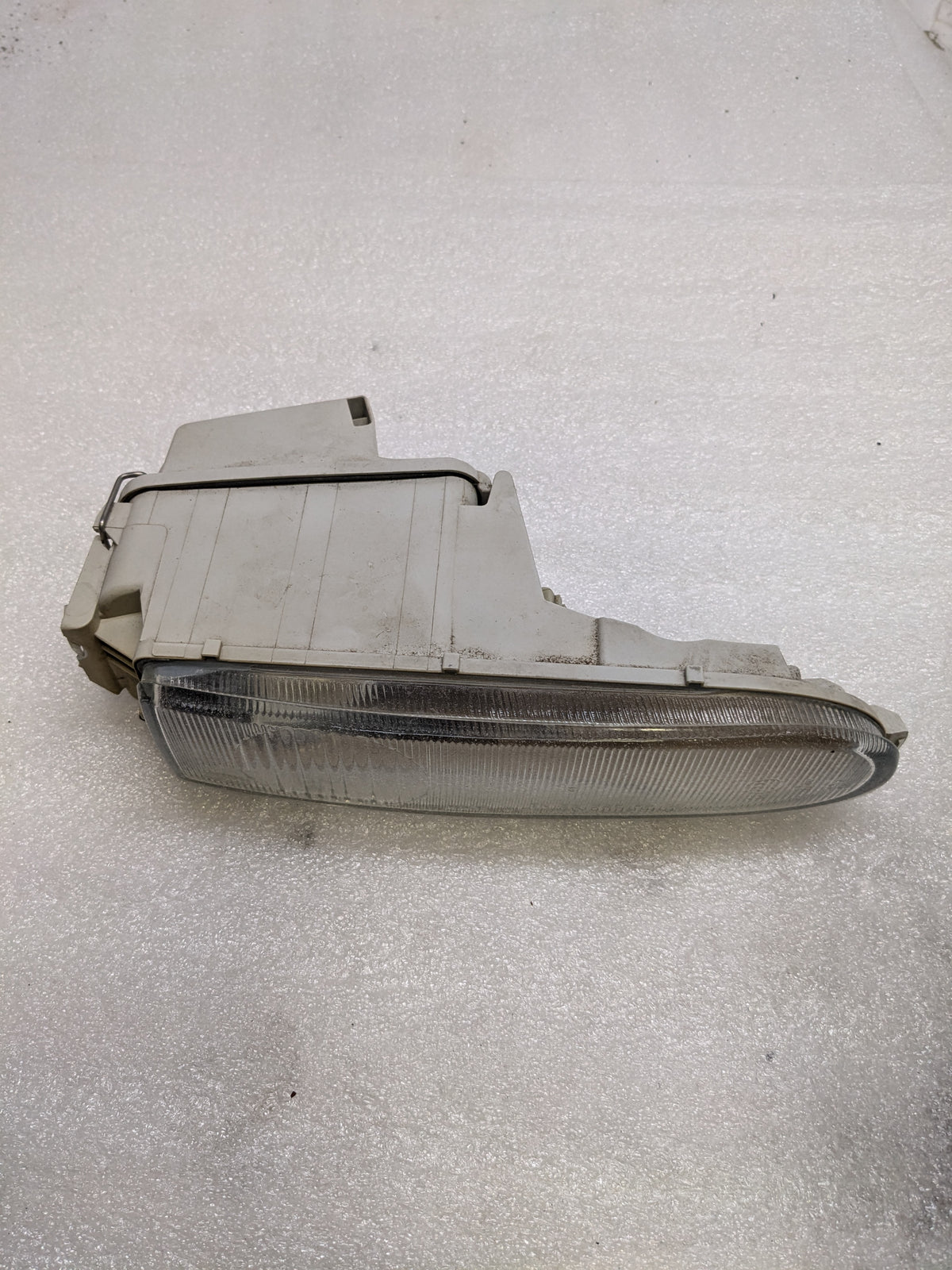 PORSCHE 99363108200 FOG LIGHT FOR 1995-1998 911 USED SR
