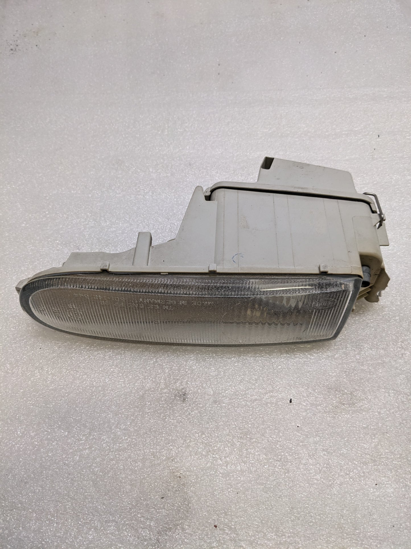 PORSCHE 99363108200 FOG LIGHT FOR 1995-1998 911 USED SR