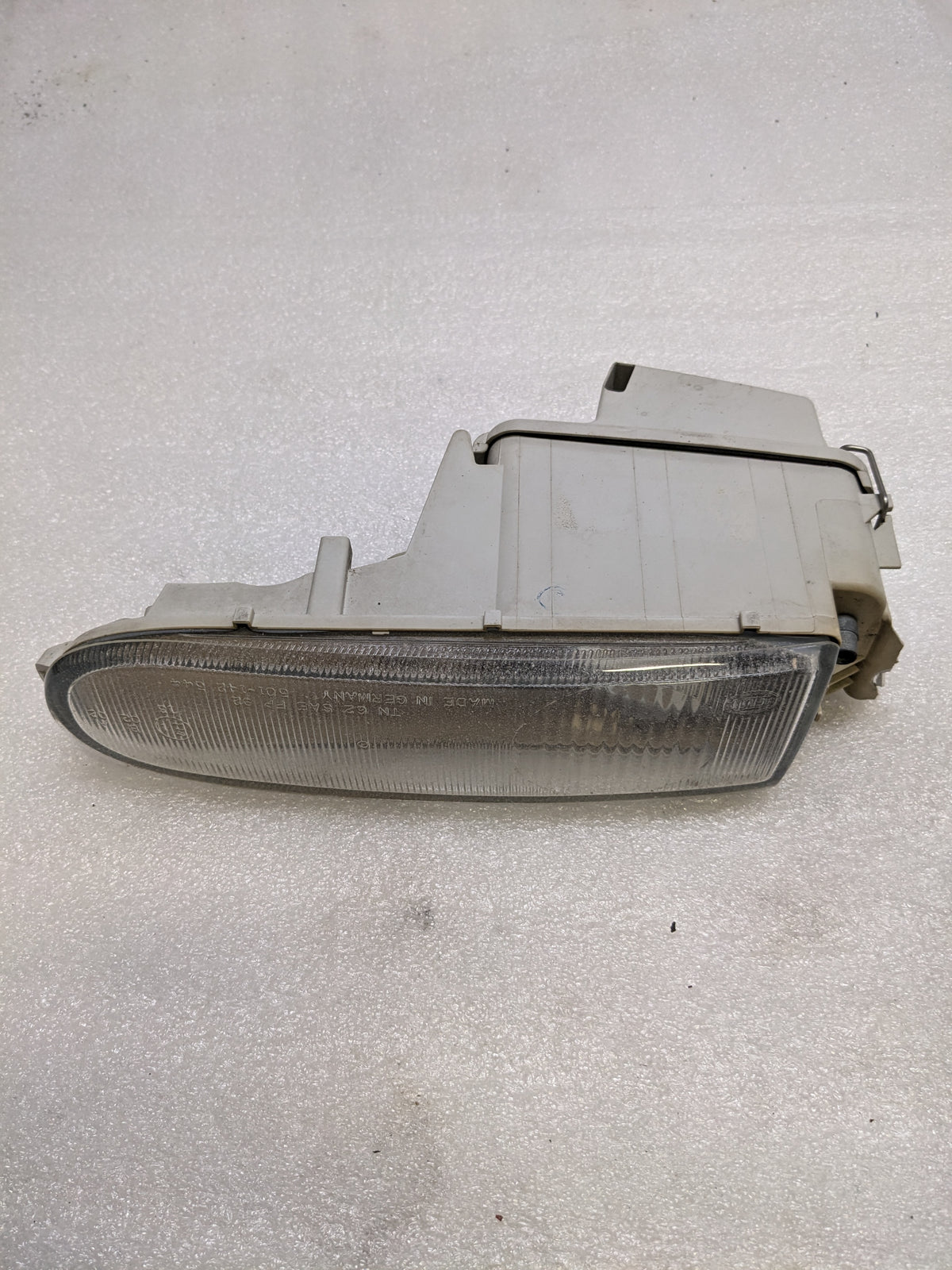 PORSCHE 99363108200 FOG LIGHT FOR 1995-1998 911 USED SR