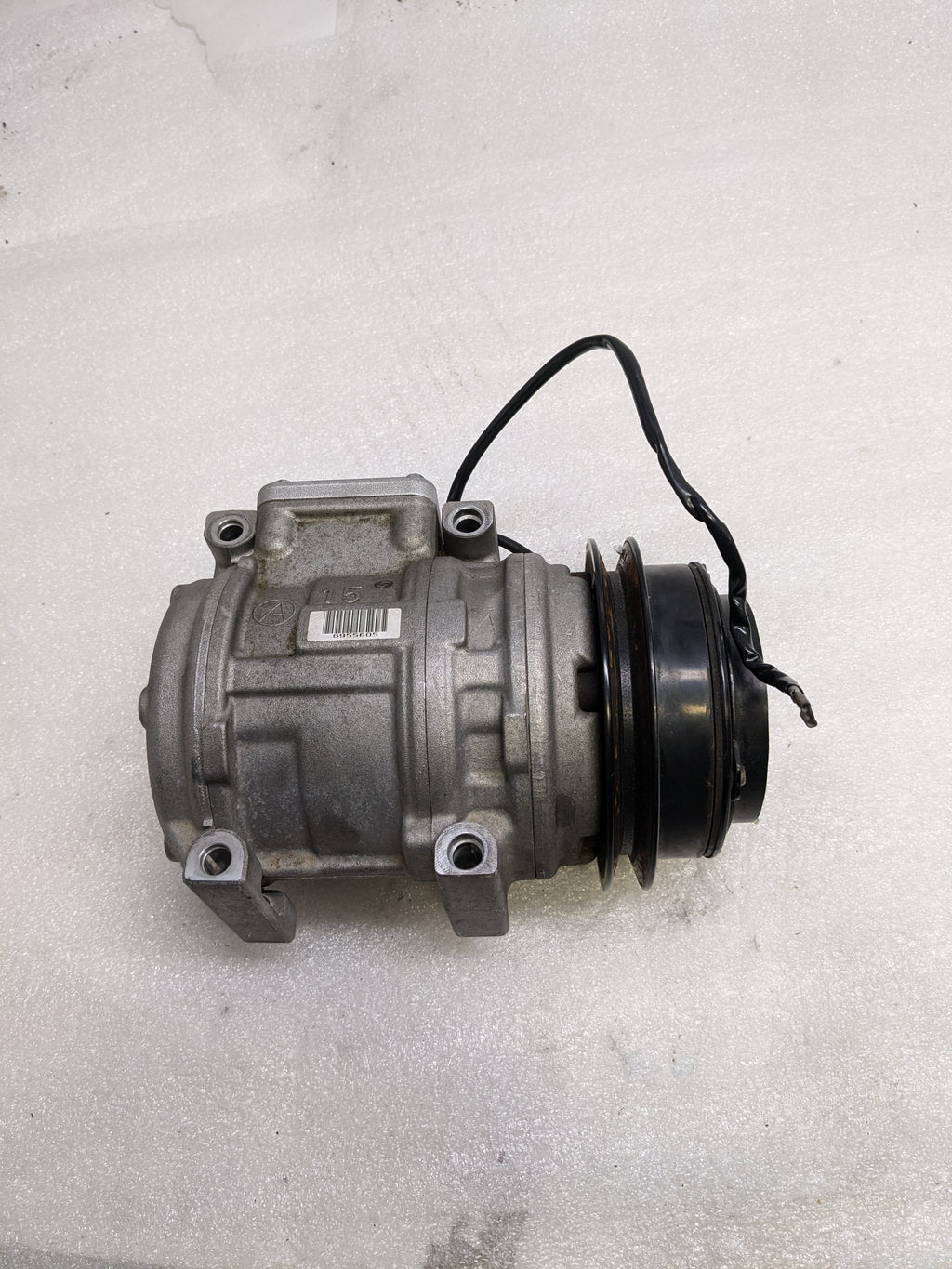 DENSO 471-1130 COMPRESSOR W/ CLUTCH FOR 1993-1998 PORSCHE 911 R2-2