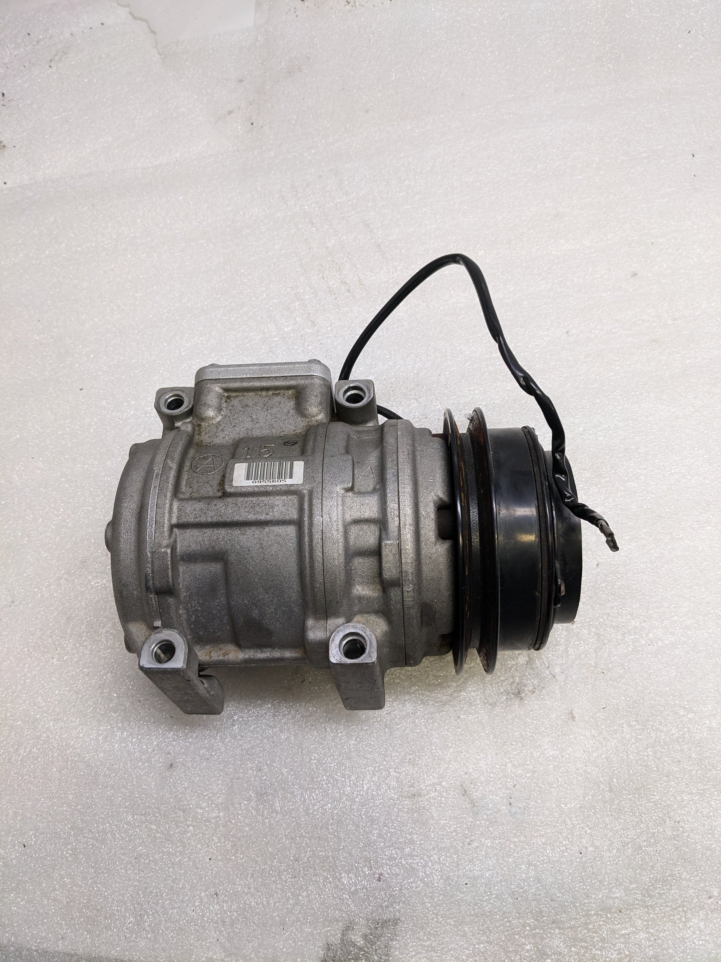 DENSO 471-1130 COMPRESSOR W/ CLUTCH FOR 1993-1998 PORSCHE 911 R2-2