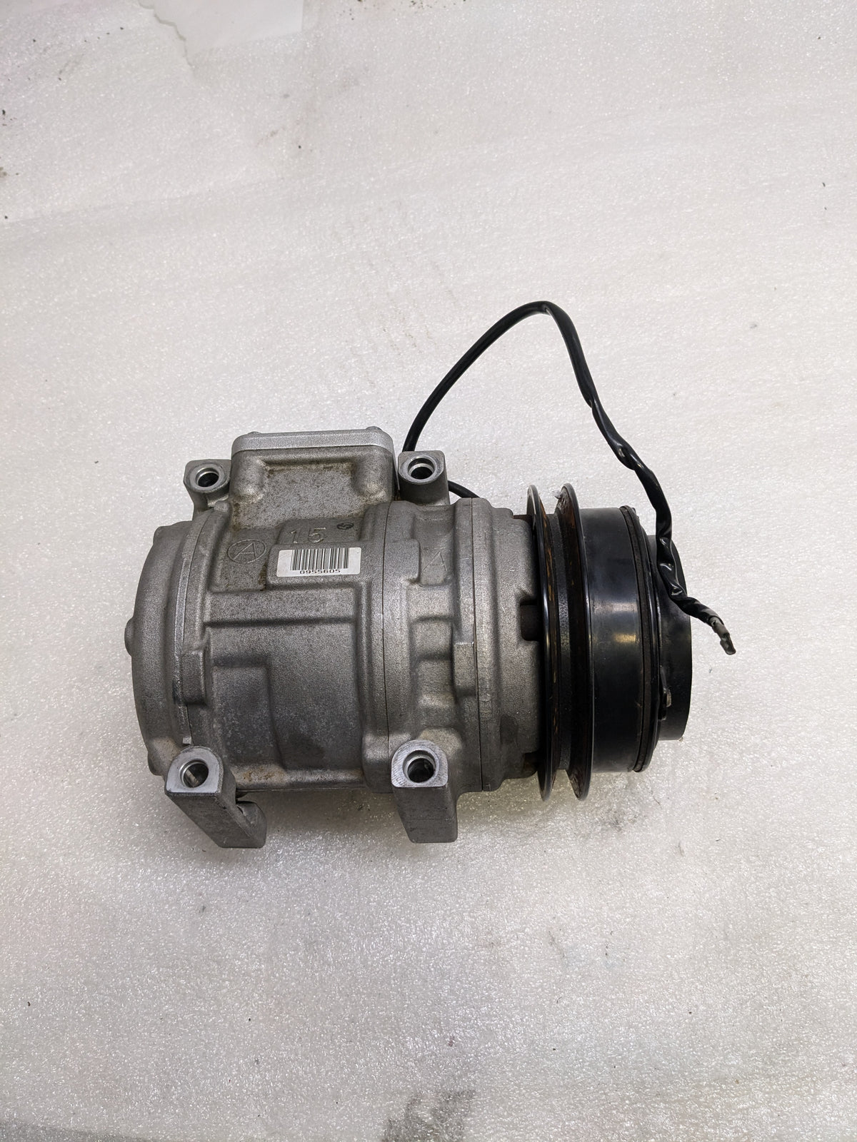 DENSO 471-1130 COMPRESSOR W/ CLUTCH FOR 1993-1998 PORSCHE 911 R2-2