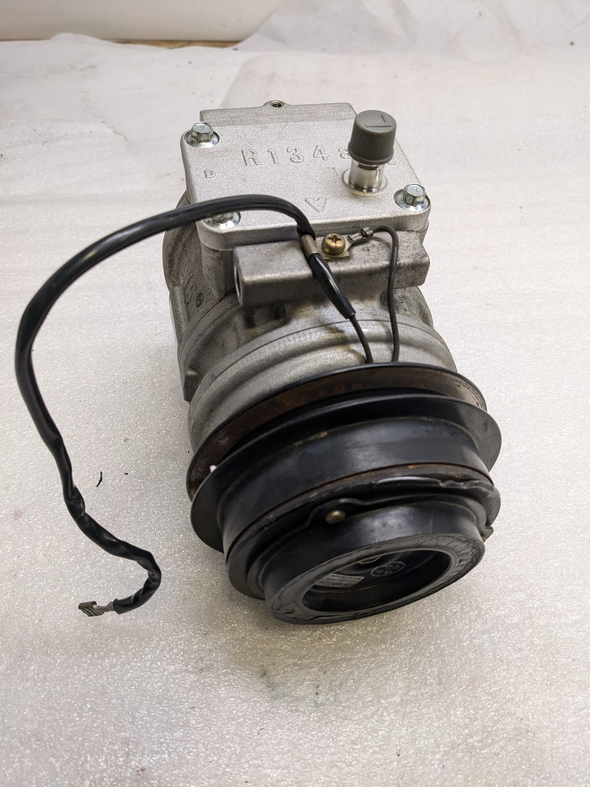 DENSO 471-1130 COMPRESSOR W/ CLUTCH FOR 1993-1998 PORSCHE 911 R2-2